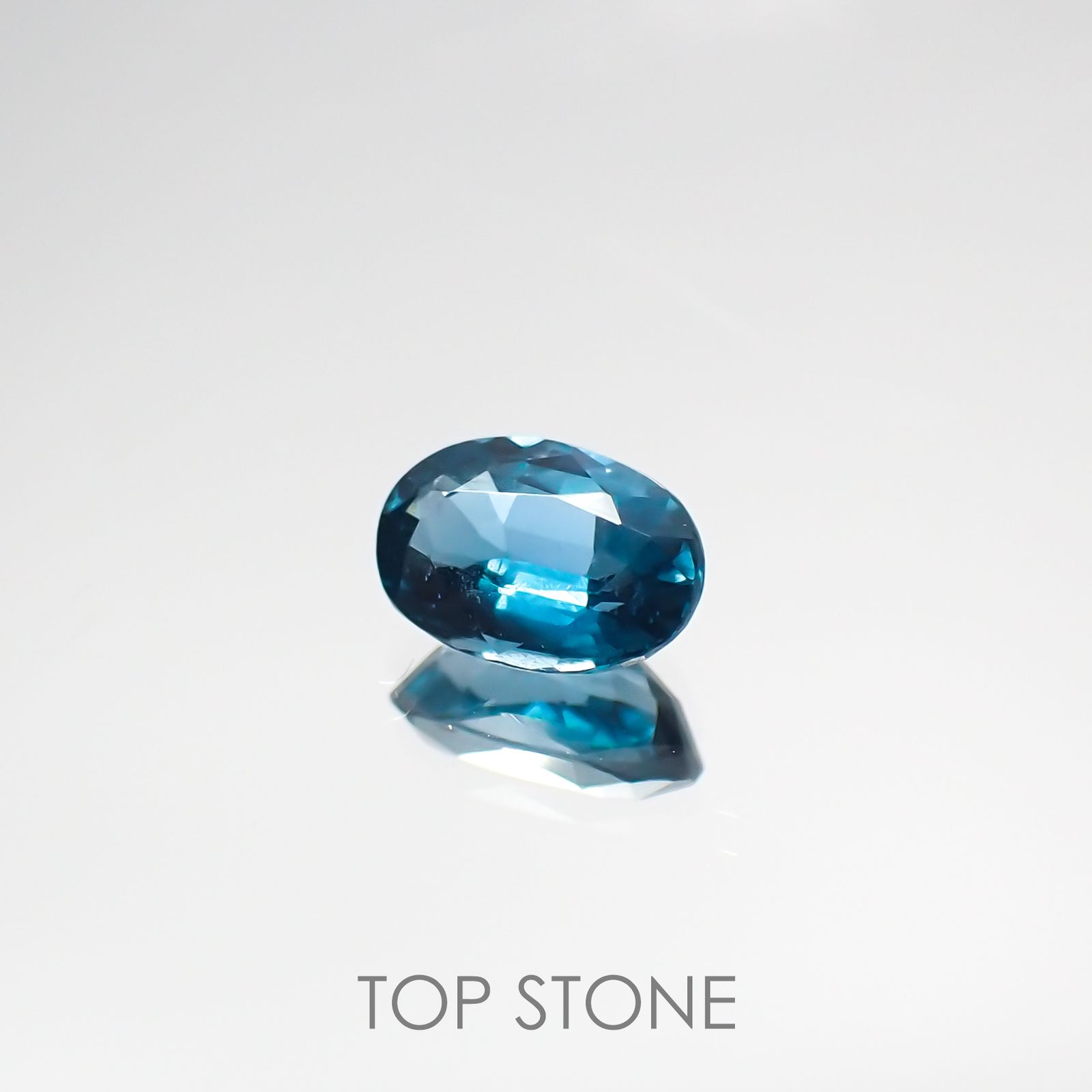 オーシャンブルーカイヤナイト インド産 ルース 0.58ct[210711427]6.1×4mm前後