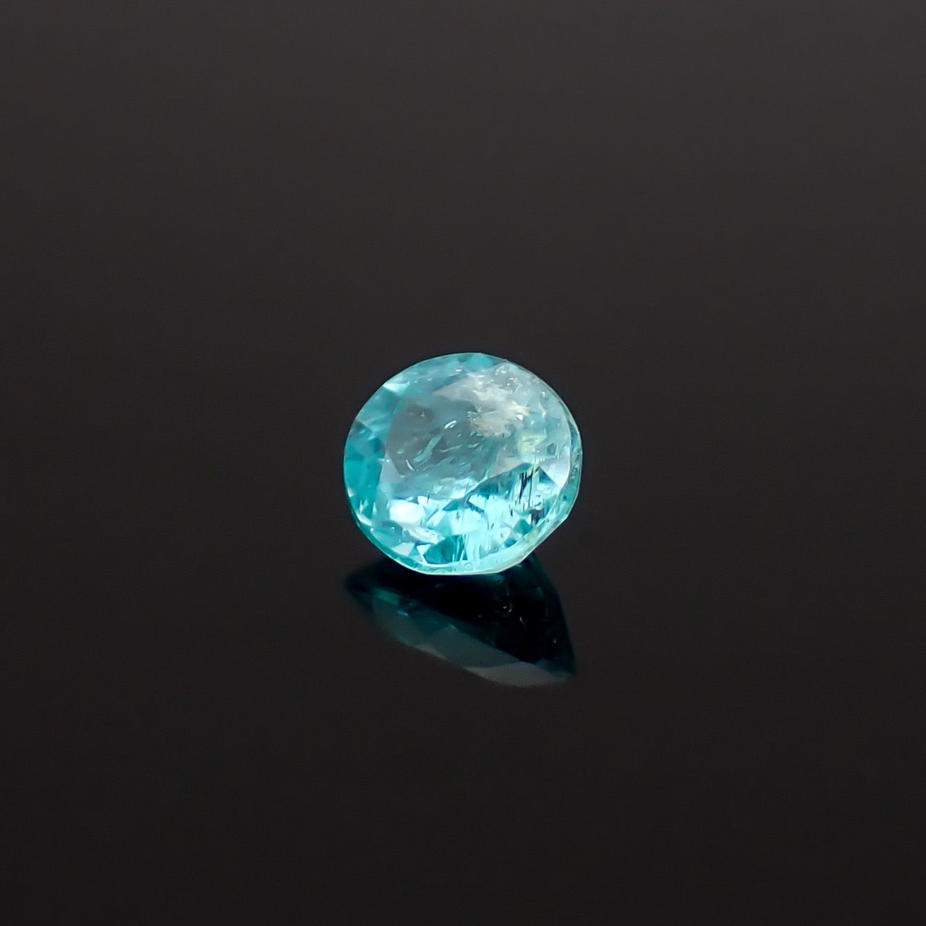 パライバトルマリン ブラジル・パライバ州バターリャ鉱山産 0.18ct / 3.9x3.4mm前後 [260932805]