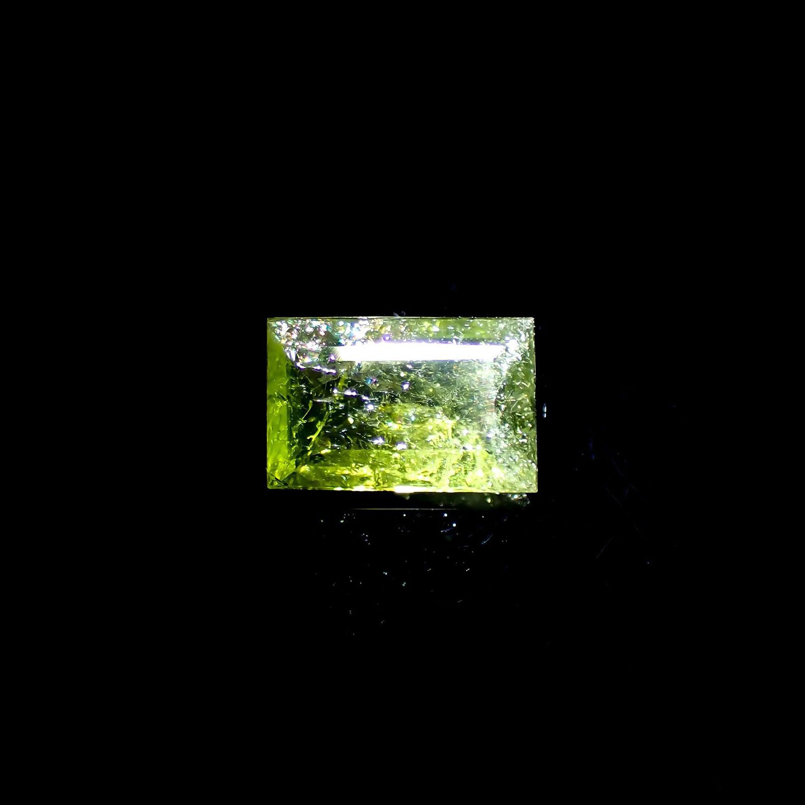 イリデッセンスクロムトルマリン(宝石名トルマリン)ケニア産 識別済 0.60ct / 7.2x4.6mm前後 [221119093]