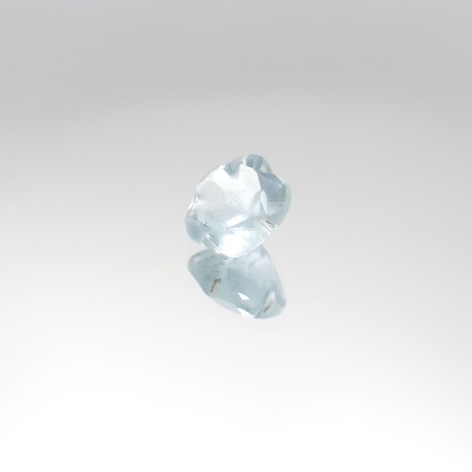 <ランダムセレクト1個販売> ◇サクラカット◇ミルキーアクアマリン ブラジル産 0.81ct前後[20085366]6.1×6.1mm前後
