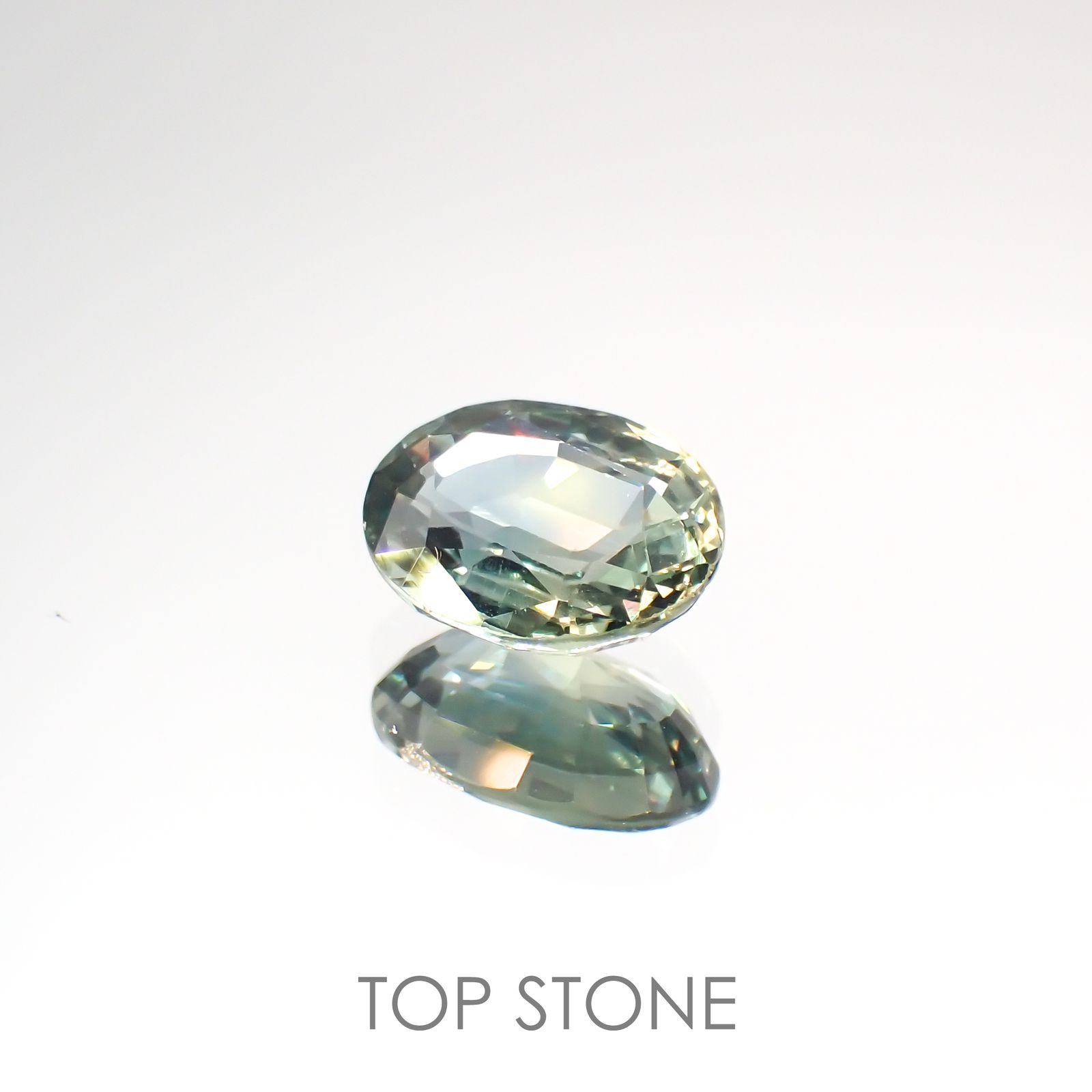 バイカラーサファイア(宝石名サファイア) マダガスカル/スリランカ産 2.128ct ソ付(彩珠)[210912477]8.9×6.9mm前後