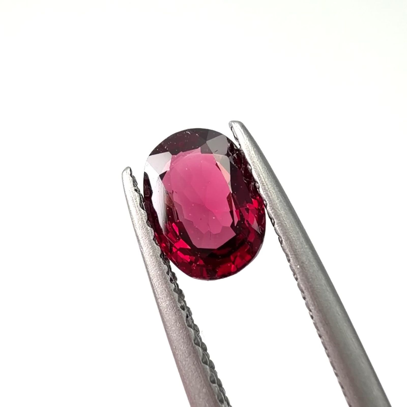 レッドスピネル(宝石名レッド・スピネル)タンザニア産 識別済 0.94ct