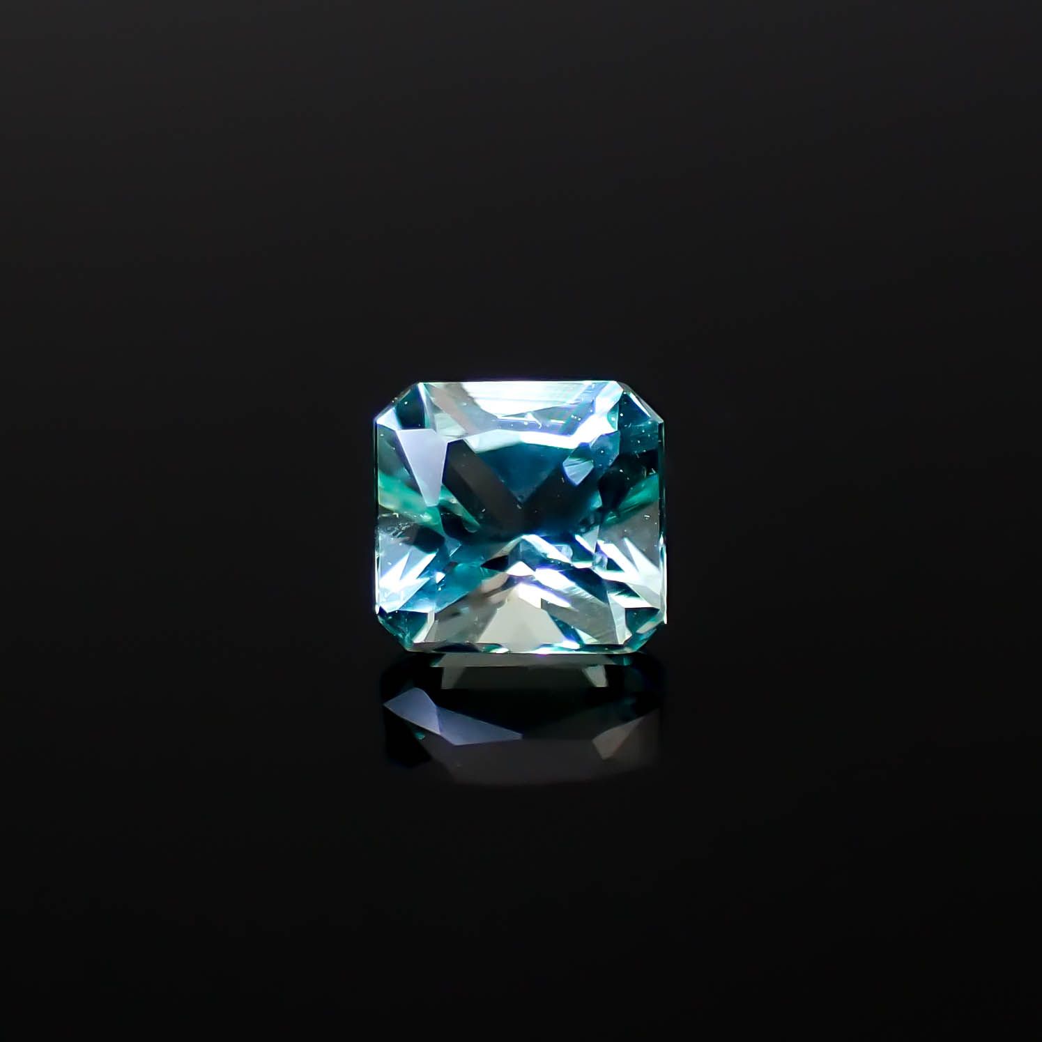 ミントベリル ナイジェリア産 0.33ct [250430205]4.2x4mm前後