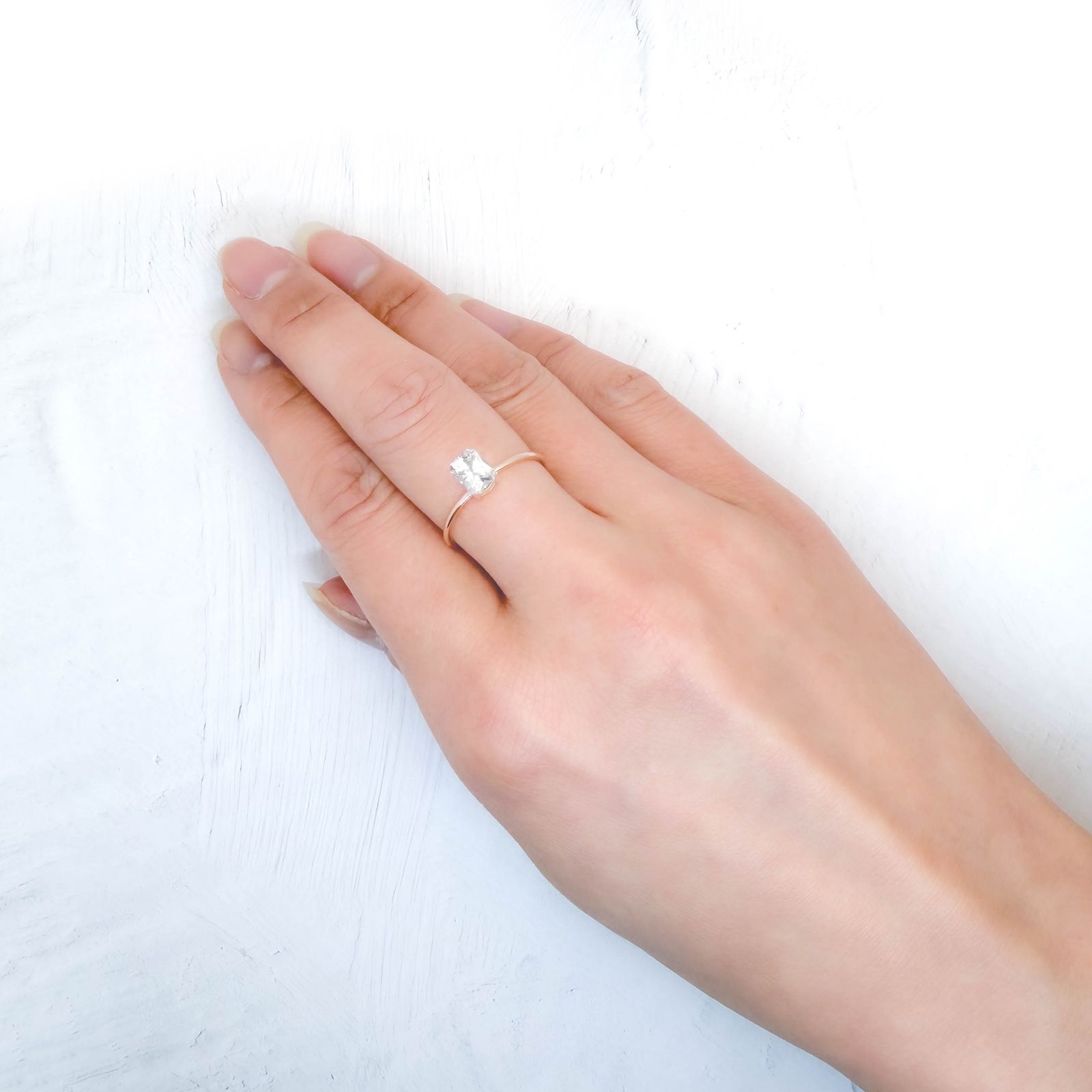 フェナカイト ロシア産 0.62ct / 5.8x4.7mm前後 [260231713]