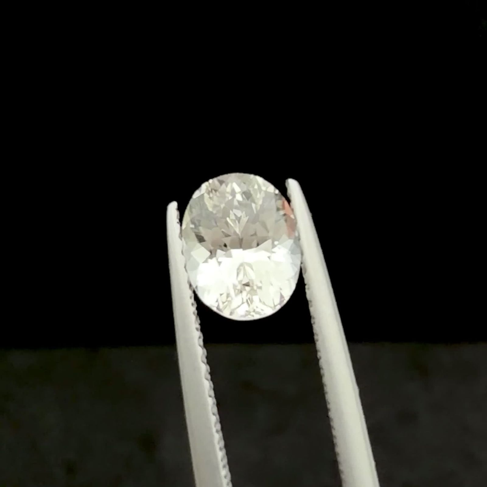 フェナカイト ロシア・マリシェボ鉱山産 1.31ct / 7.6x6mm前後