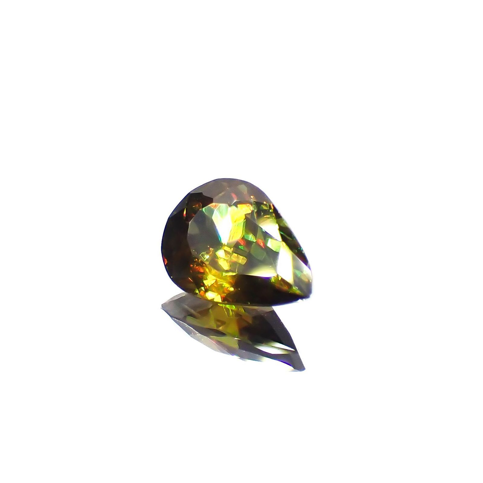 カラーチェンジスフェーン パキスタン産 0.98ct [221119182]7.8x5.7mm前後