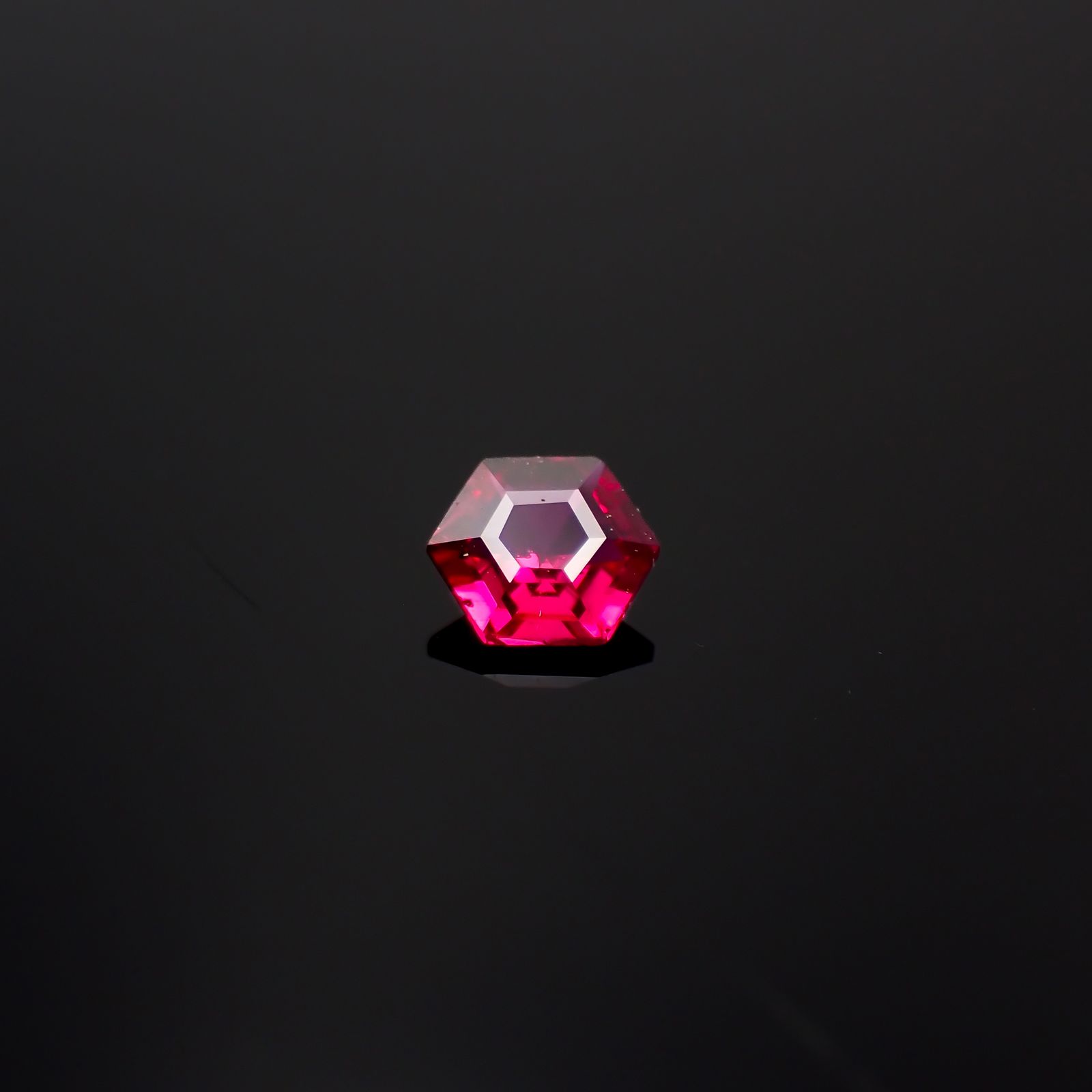 ◇ヘキサゴンカット◇ルビー 非加熱 モザンビーク産 0.20ct[240427110]3.5x3.5mm前後