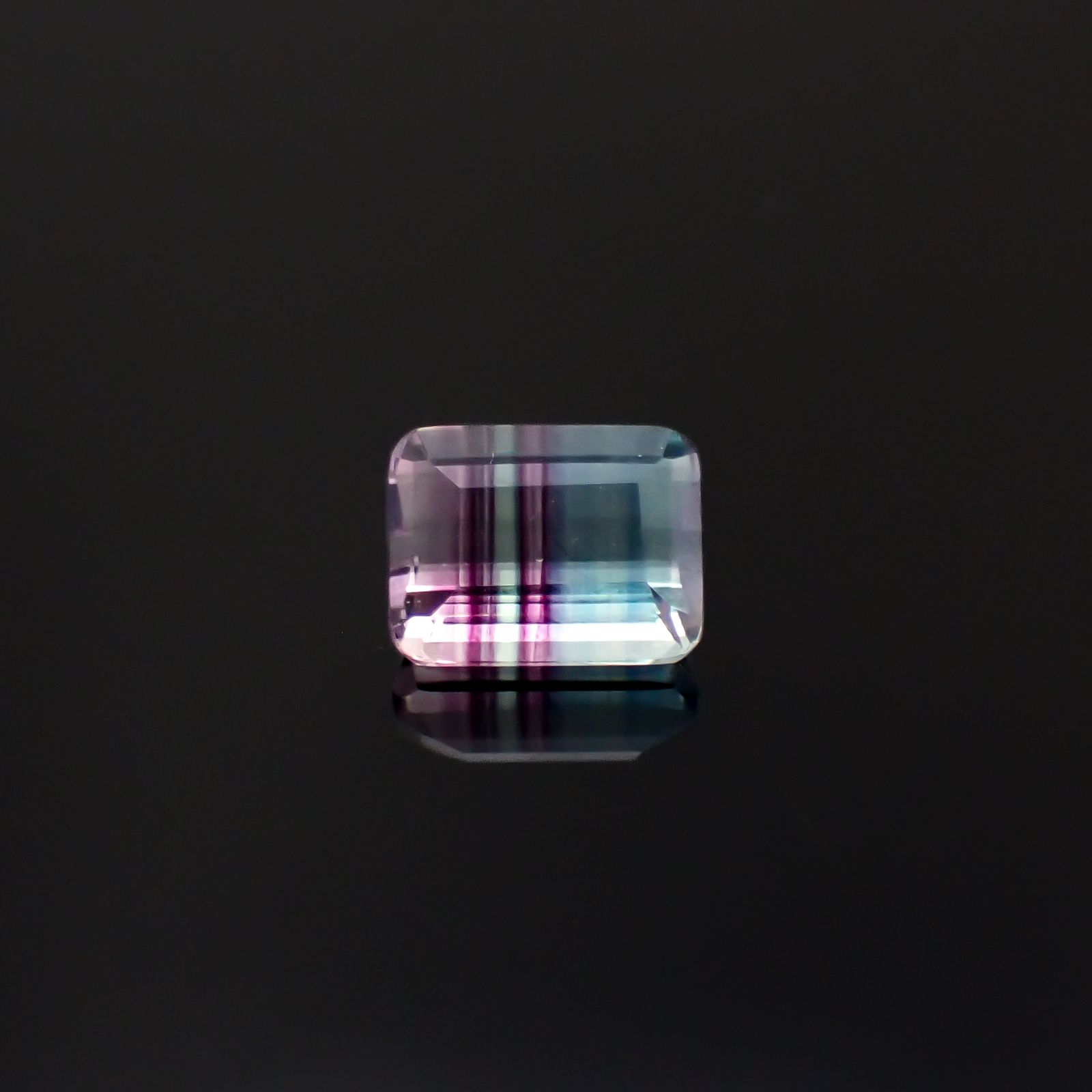 パーティカラーフローライト フルオレッセンス ブラジル産 2.96ct[240828638]8.9x6.9mm前後