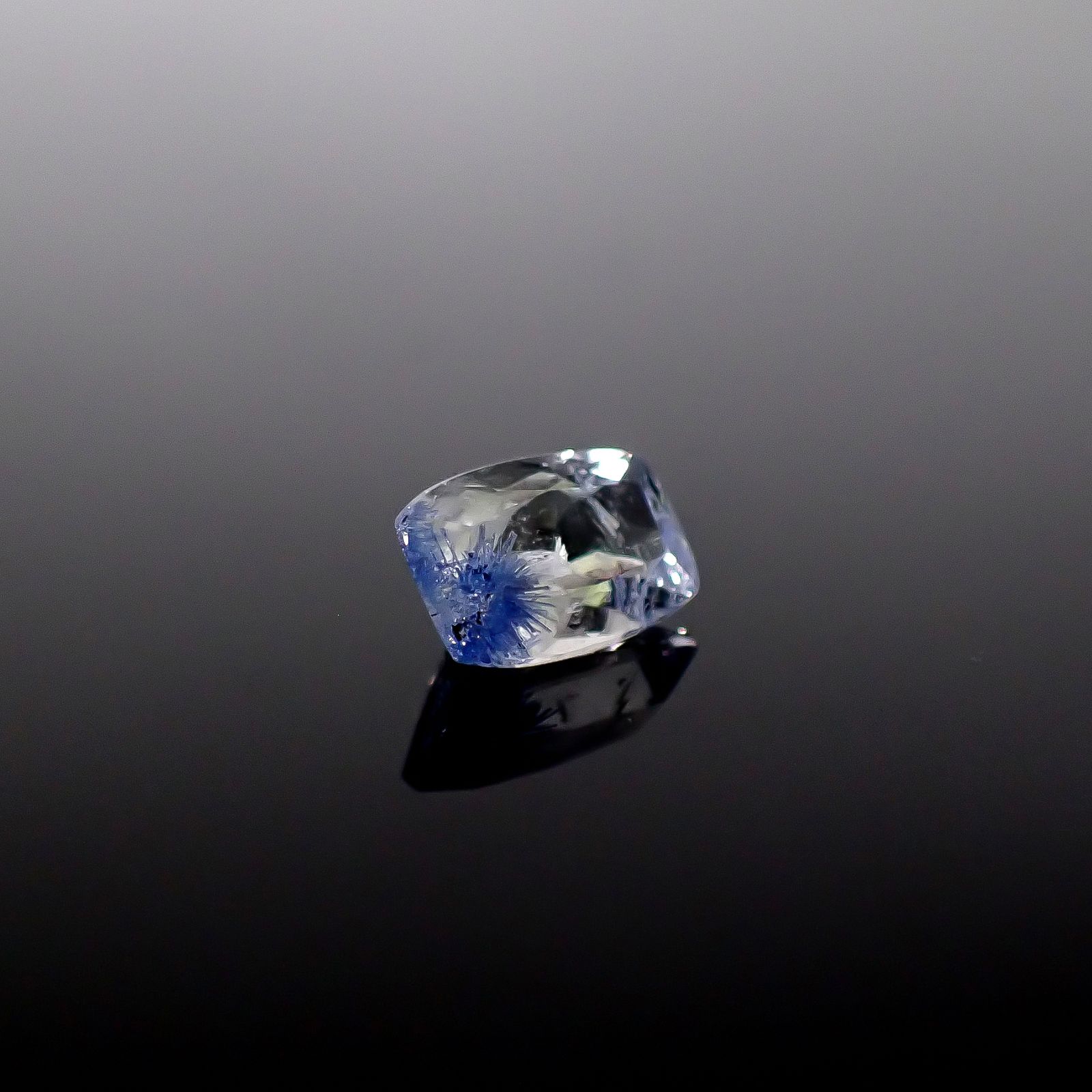 デュモルチェライトインクォーツ ブラジル産 0.81ct / 7.3x4.9mm前後 [260331843]