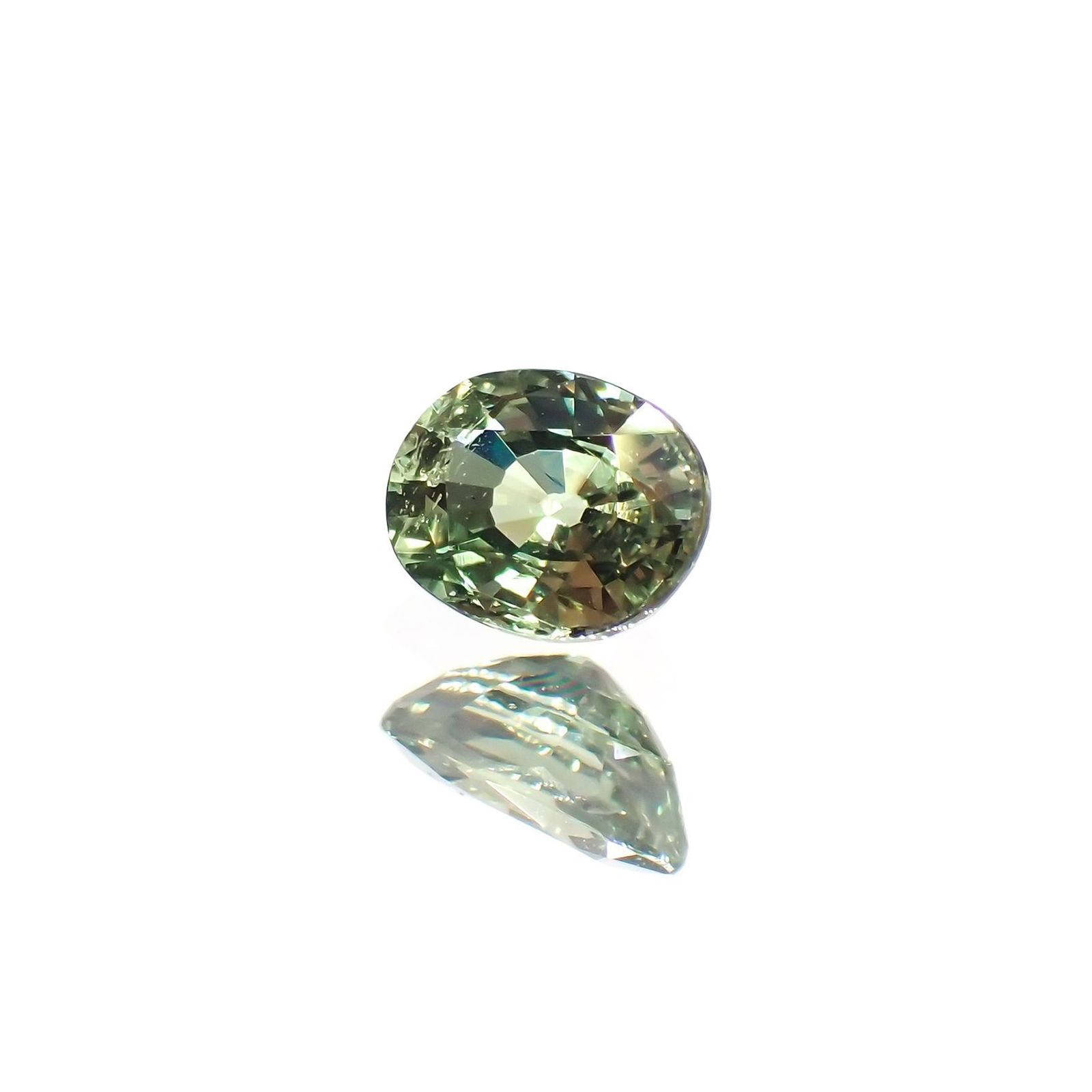 グリーンクリソベリル(宝石名クリソベリル)スリランカ/マダガスカル産 識別済 0.33ct / 4.5x3.4mm前後 [260514476]