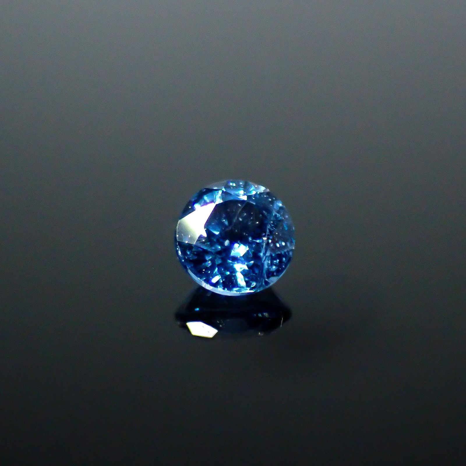 ガーナイト ナイジェリア産 0.10ct / 2.5x2.5mm前後 [250730662]