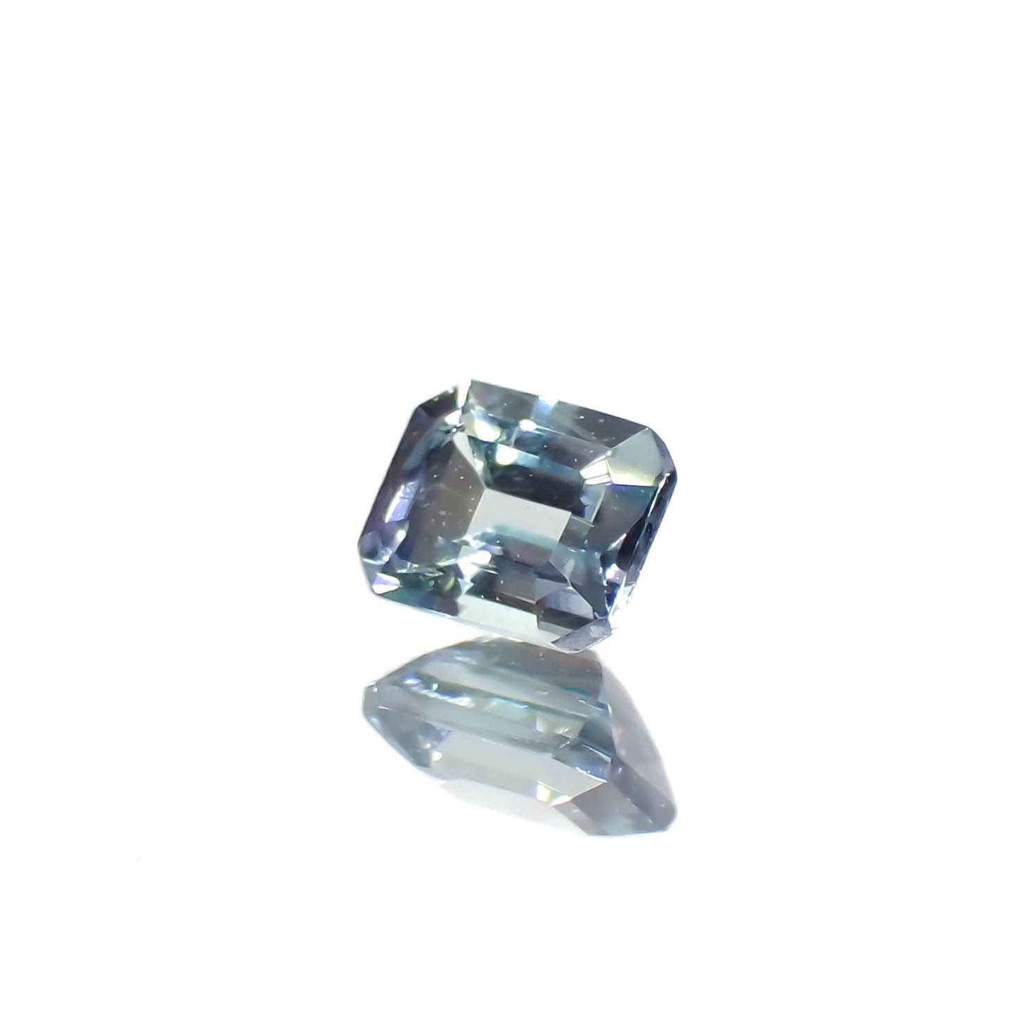ブルーグリーンコーネルピン(宝石名コーネルピン)タンザニア産 0.13ct 識別済[230421863]3.1x2.6mm前後