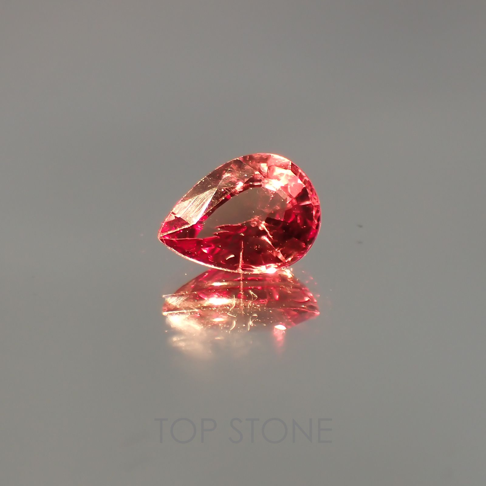 カラーチェンジマラヤガーネット タンザニア産 ルース 1.09ct[21029645]7.6×5.6mm前後