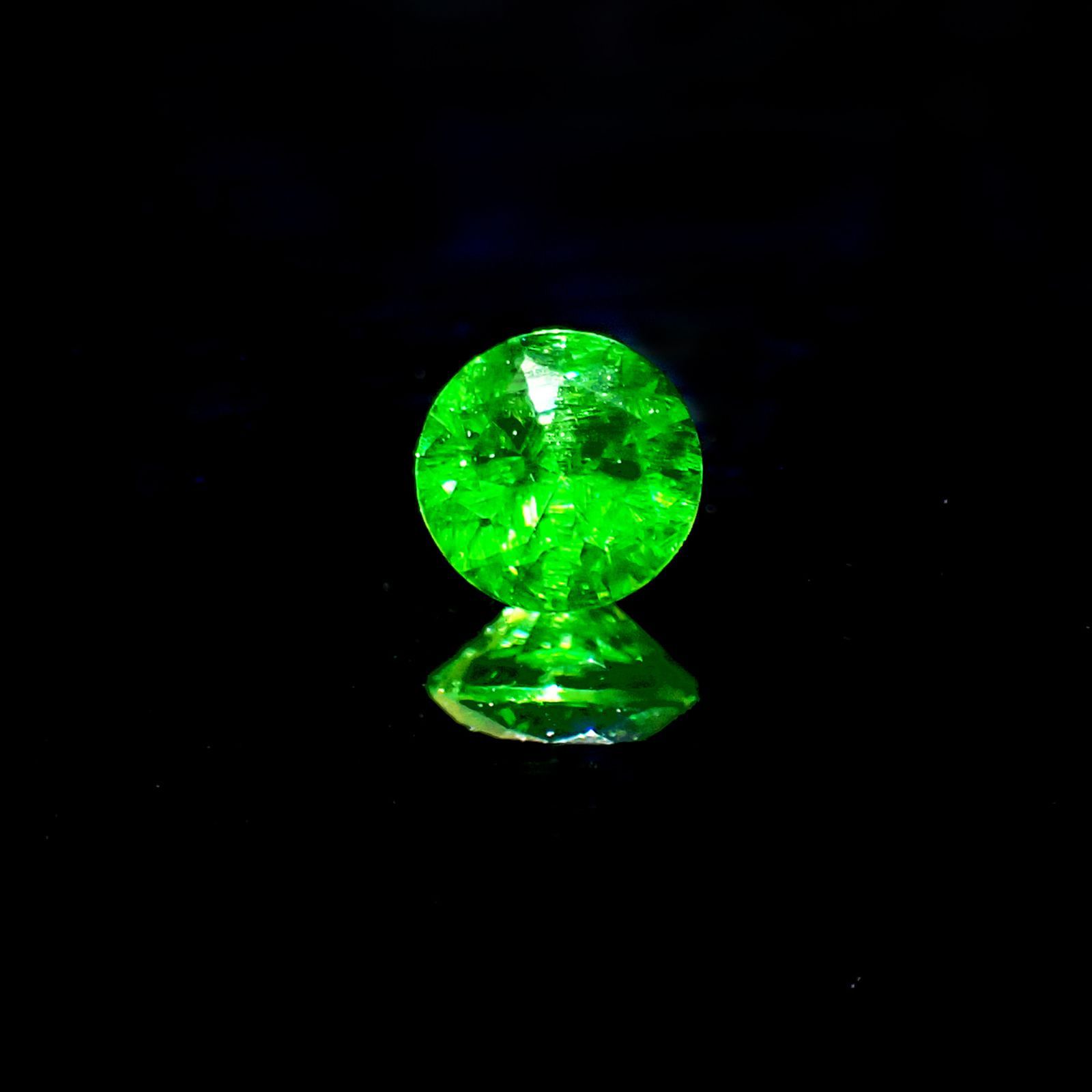 デマントイドガーネット(宝石名デマントイド・ガーネット)  ロシア産 0.144ct ソ付(彩珠)[210410507]3.1×3.1mm前後