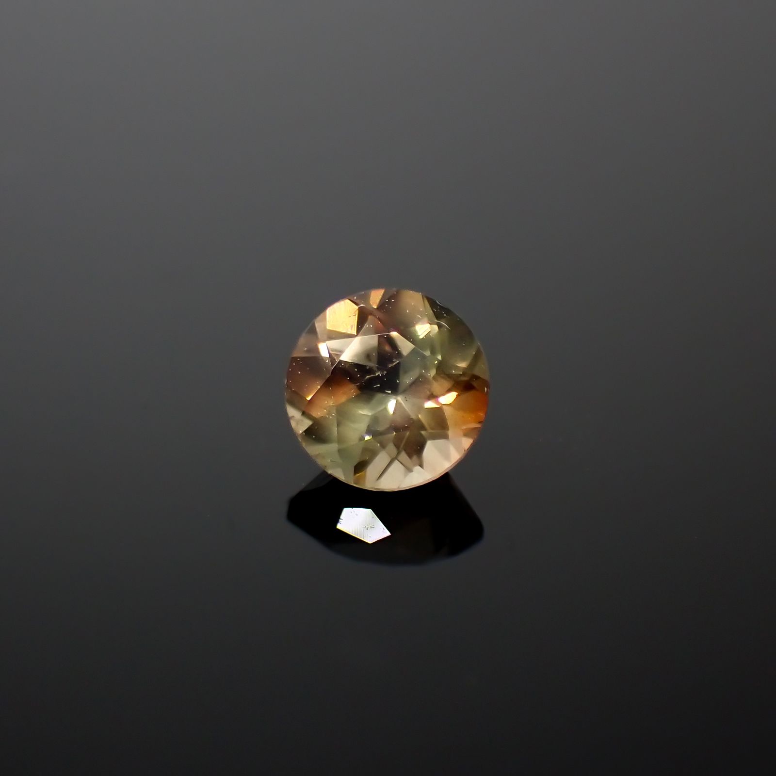アンダリュサイト(宝石名アンダリュサイト)スリランカ/マダガスカル産 0.39ct 識別済[240226128]4.5x4.5mm前後
