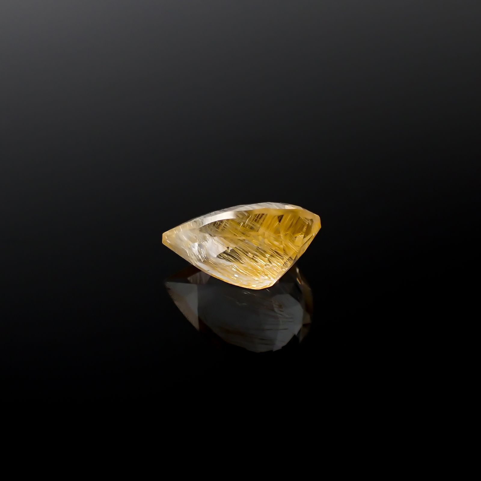 ニードルイントパーズ(チューブイントパーズ) ブラジル・ミナスジェライス州産 9.78ct[240225887]16.3x11.9mm前後