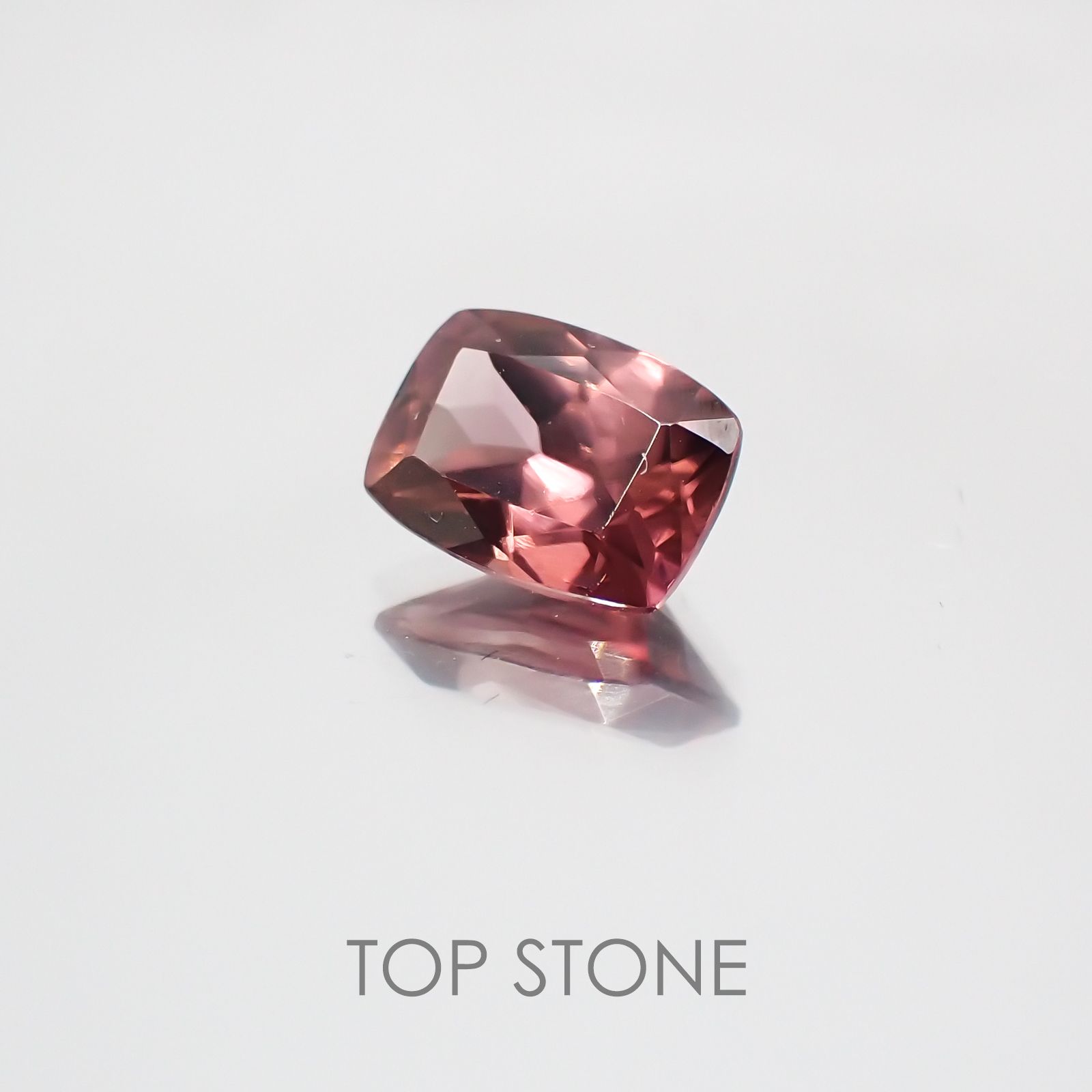ピンクジルコン(宝石名ジルコン) スリランカ/カンボジア産 1.36ct 識別済[21029785]7.1×5.1mm前後