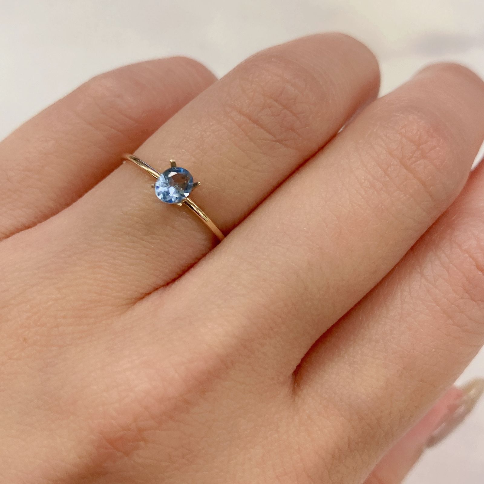 アクアマリン サンタマリアカラー(宝石名アクアマリン) モザンビーク産 0.23ct 識別済[20074325]4.9×3.8mm前後