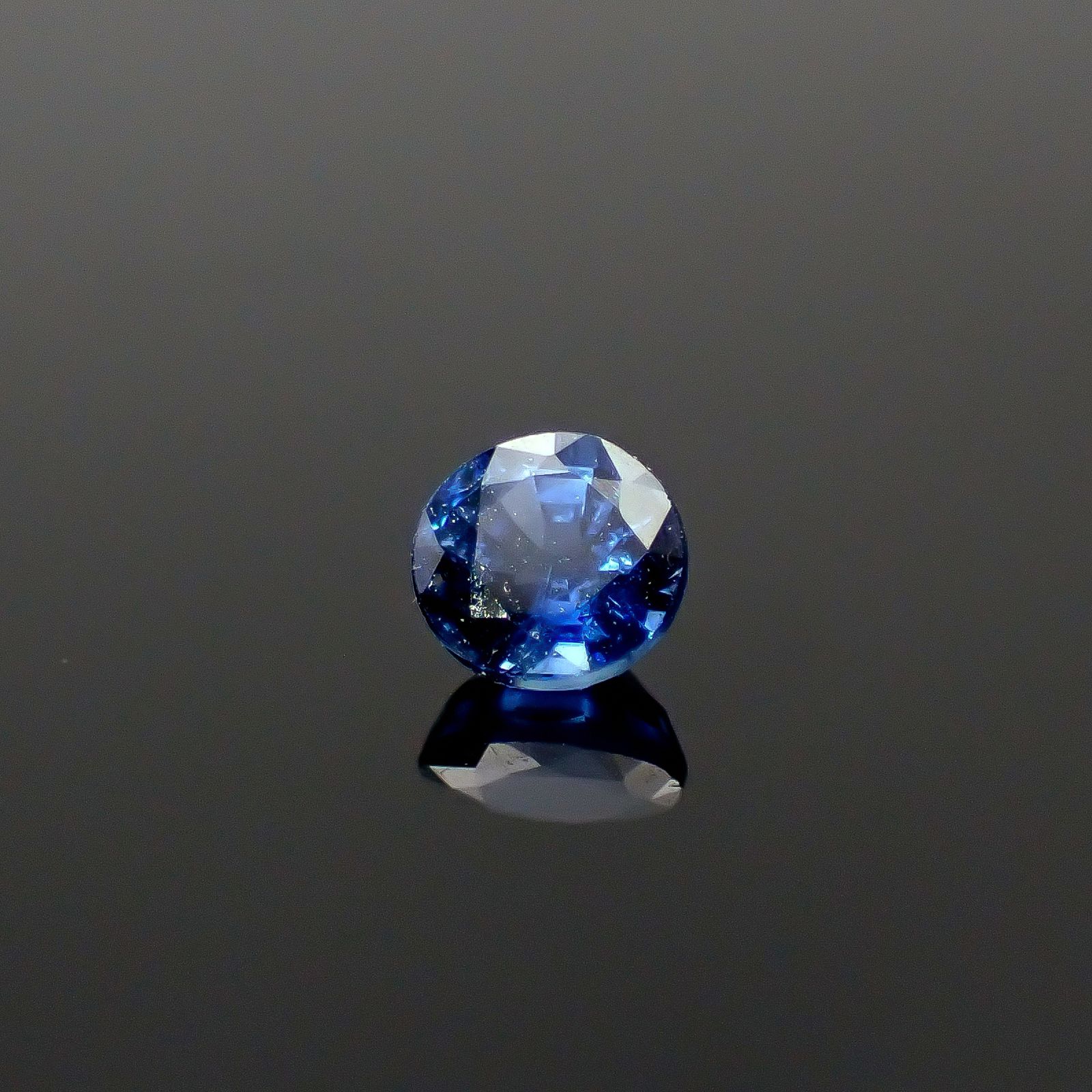 サファイア スリランカ/マダガスカル産 0.32ct / 3.7x3.7mm前後 [250931005]