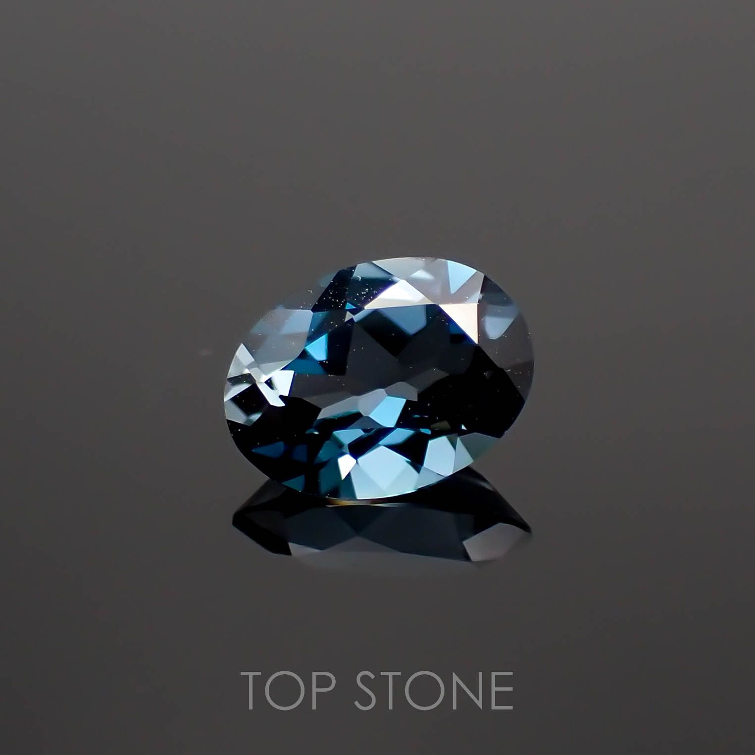 ロンドンブルートパーズ ブラジル産 1.24ct[221219312]7.8x5.9mm前後