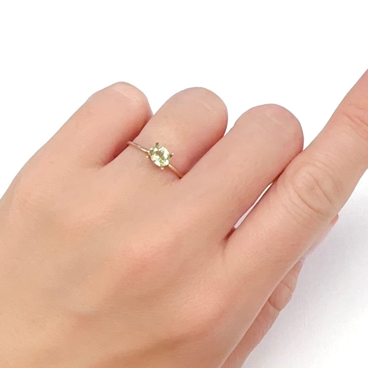 バナジウムクリソベリル(宝石名クリソベリル)マダガスカル産 0.449ct ソ付(日独)[240527634]5.6x4.51mm前後