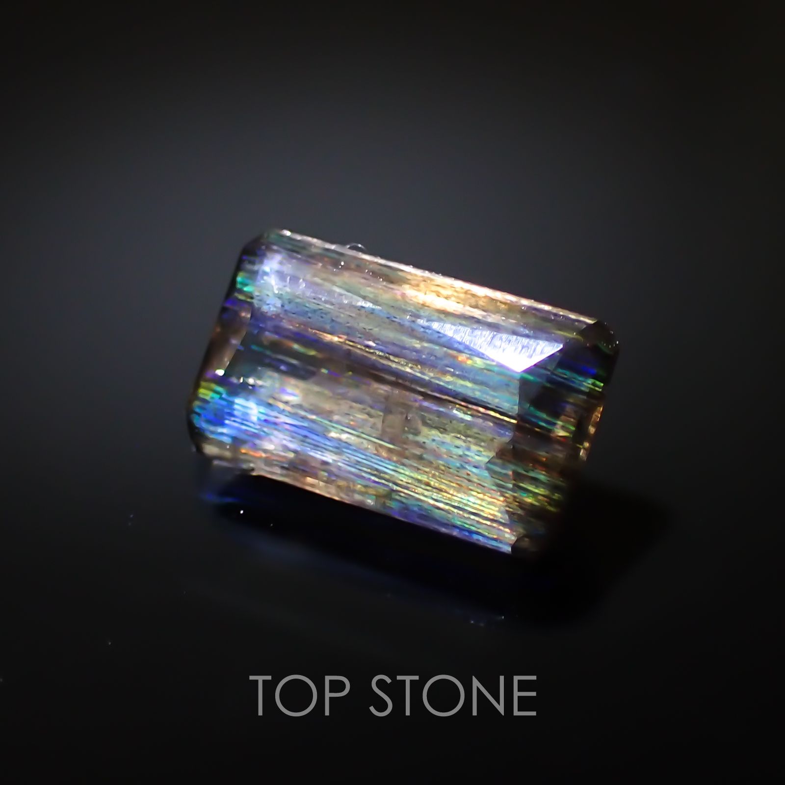 レインボースキャポライト ブラジル産 ルース 2.12ct[21019355]10.1×6mm前後