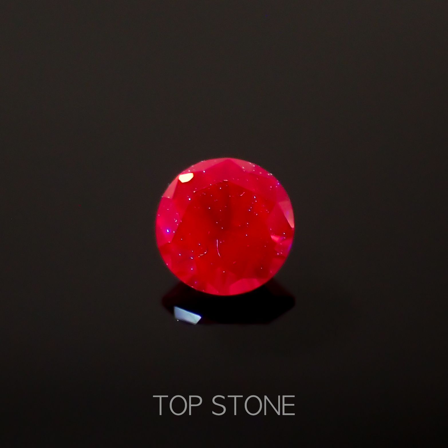 レッドスピネル ビルマ/マダガスカル産 0.20ct[230220545]3.6x3.5mm前後