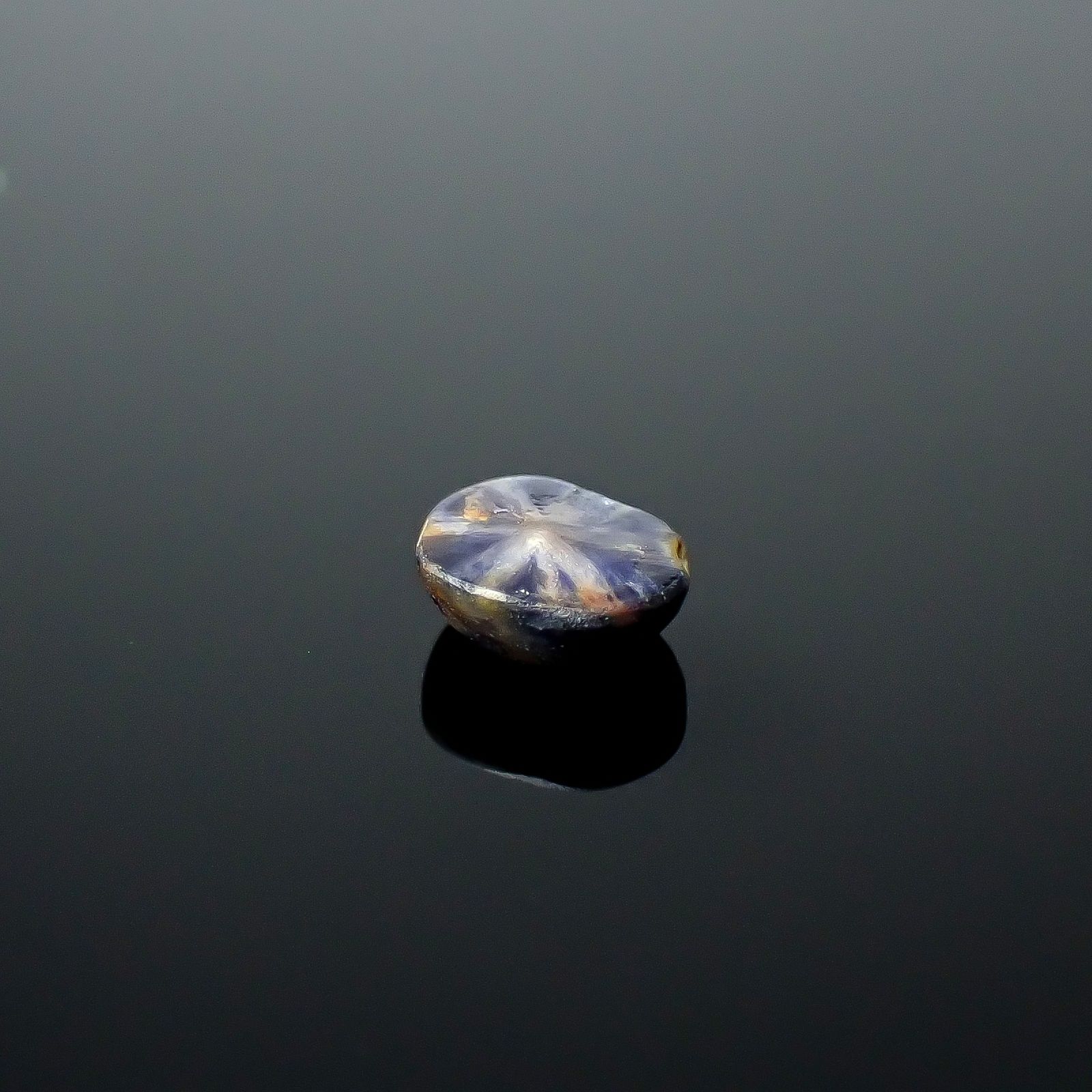 トラピッチェサファイア 原石スライス磨き ビルマ産 0.67ct [250830978]5.6x4.5mm前後