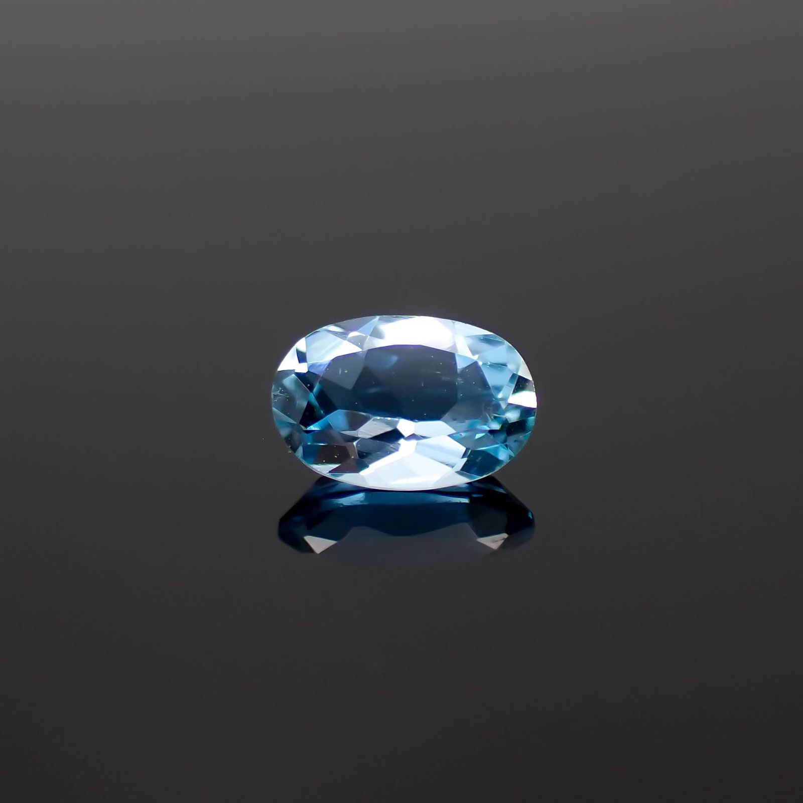 アクアマリン(宝石名アクアマリン)モザンビーク産 0.41ct 識別済[230421759]6.2x4.1mm前後
