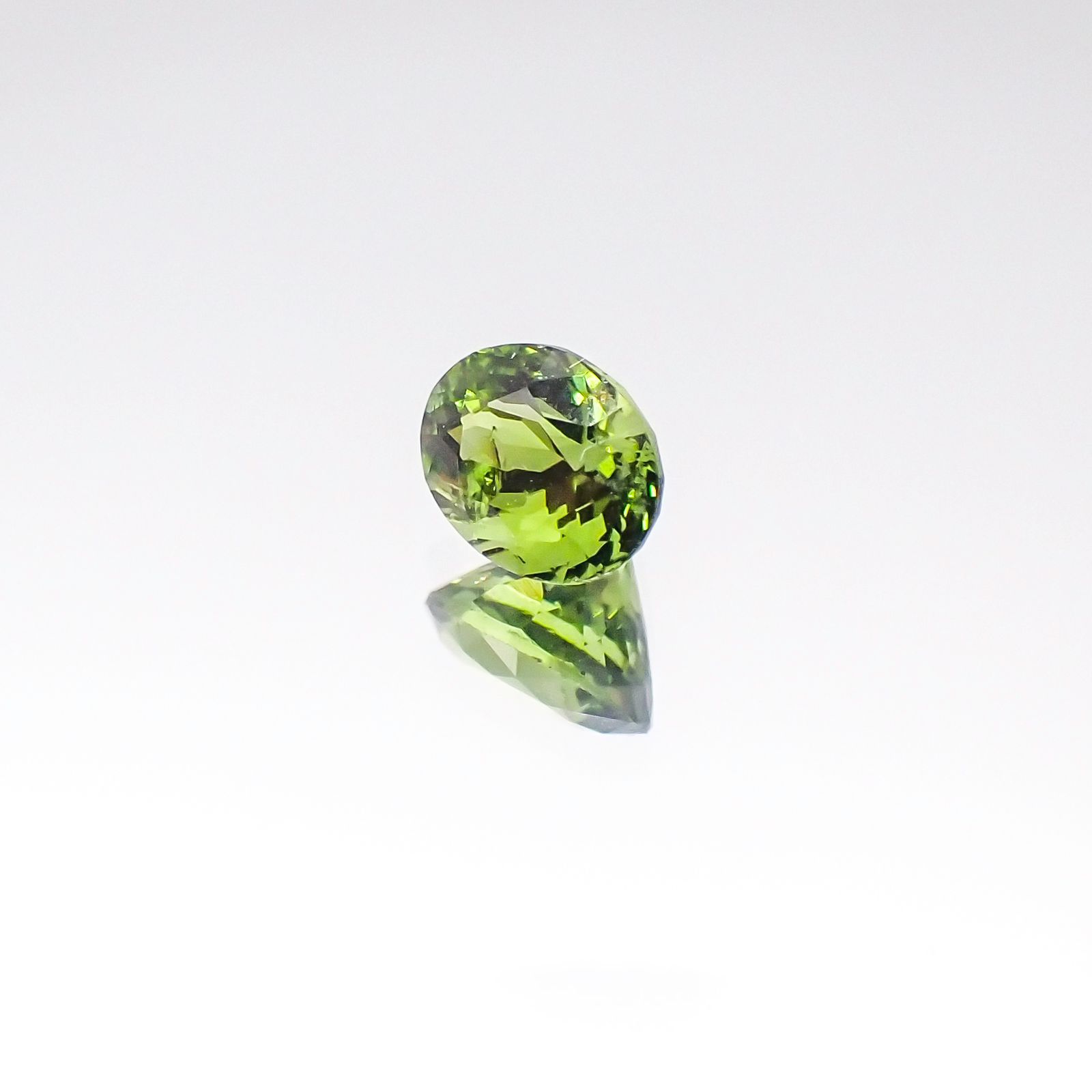 クロムトルマリン(宝石名クロム・トルマリン)タンザニア産 0.36ct 識別済[231023993]5x3.7mm前後