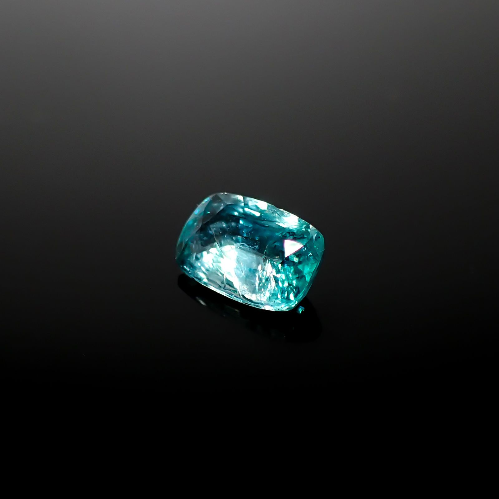 グランディディエライト マダガスカル産 0.68ct[240728562]7x4.5mm前後
