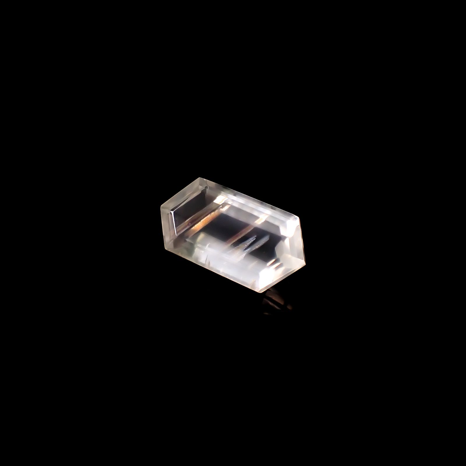 ◇カスタムカット◇マラウイムーンストーン マラウイ共和国産 13.58ct / 22.9x11.5mm前後 [260331813]
