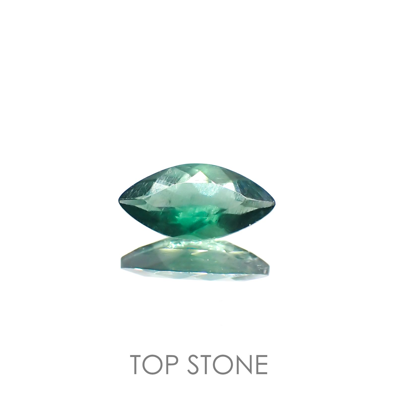 グリーンアパタイト(ノーブルモロキサイト)(宝石名アパタイト) マダガスカル産 0.70ct 識別済[210913155]9.1×4.5mm前後