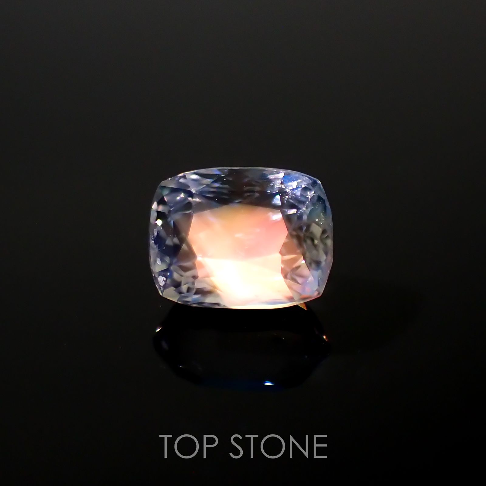 レインボームーンストーン(宝石名ラブラドライト)マダガスカル産 0.64ct 識別済[211113740]5.6x4.2mm前後