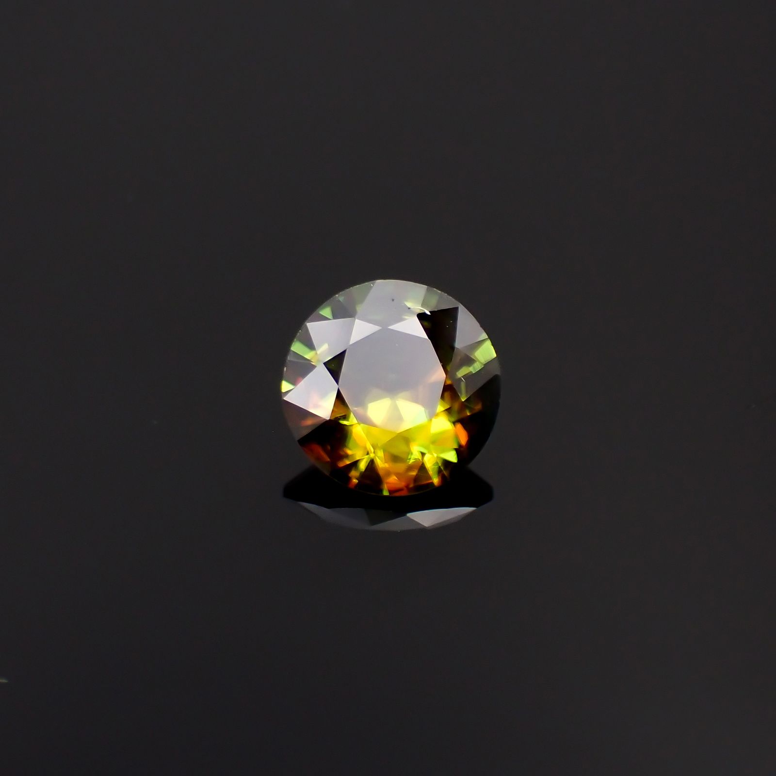 カラーチェンジスフェーン パキスタン産 1.51ct[231224745]7.5x7.4mm前後