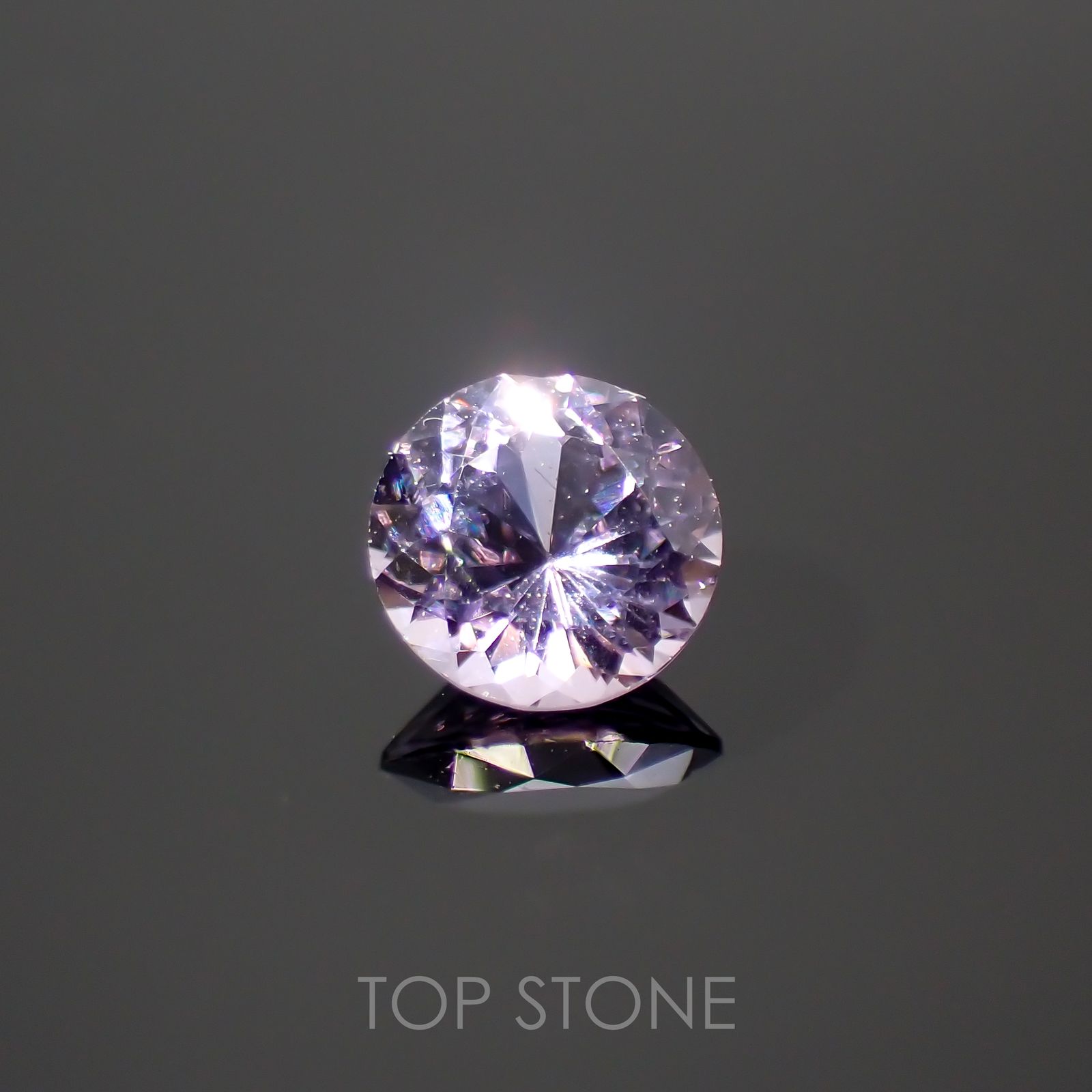 ラベンダーピンクスピネル(宝石名スピネル)ビルマ/マダガスカル産 0.27ct 識別済[220114549]3.9x3.9mm前後