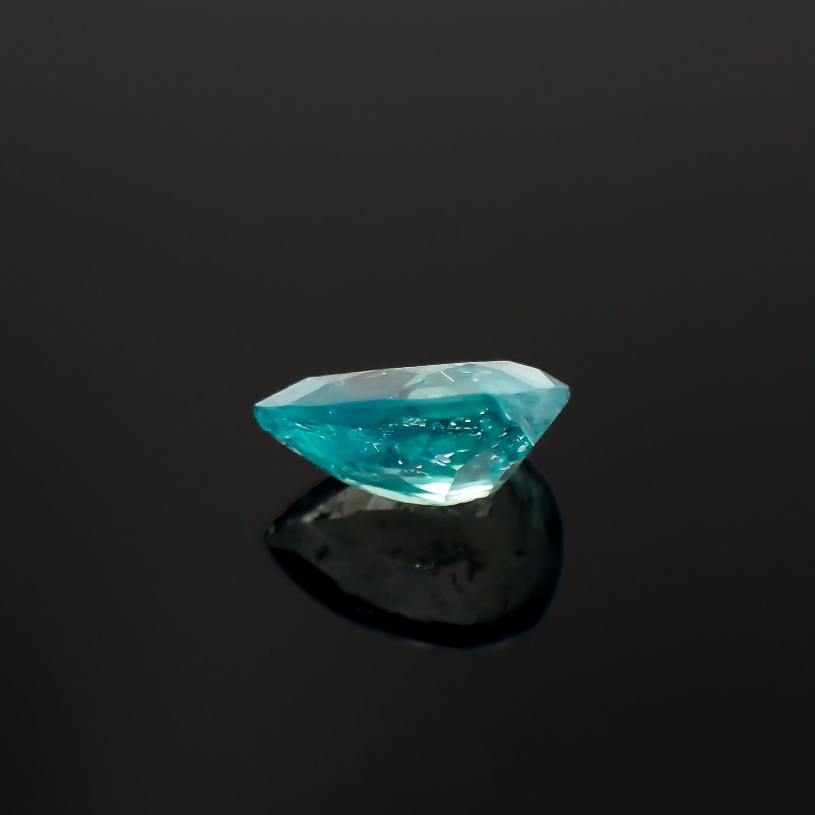 ユークレース(宝石名ブルー・ユークレース)コロンビア産 0.513ct ソ付(彩珠)[221018848]6.4x4.7mm前後