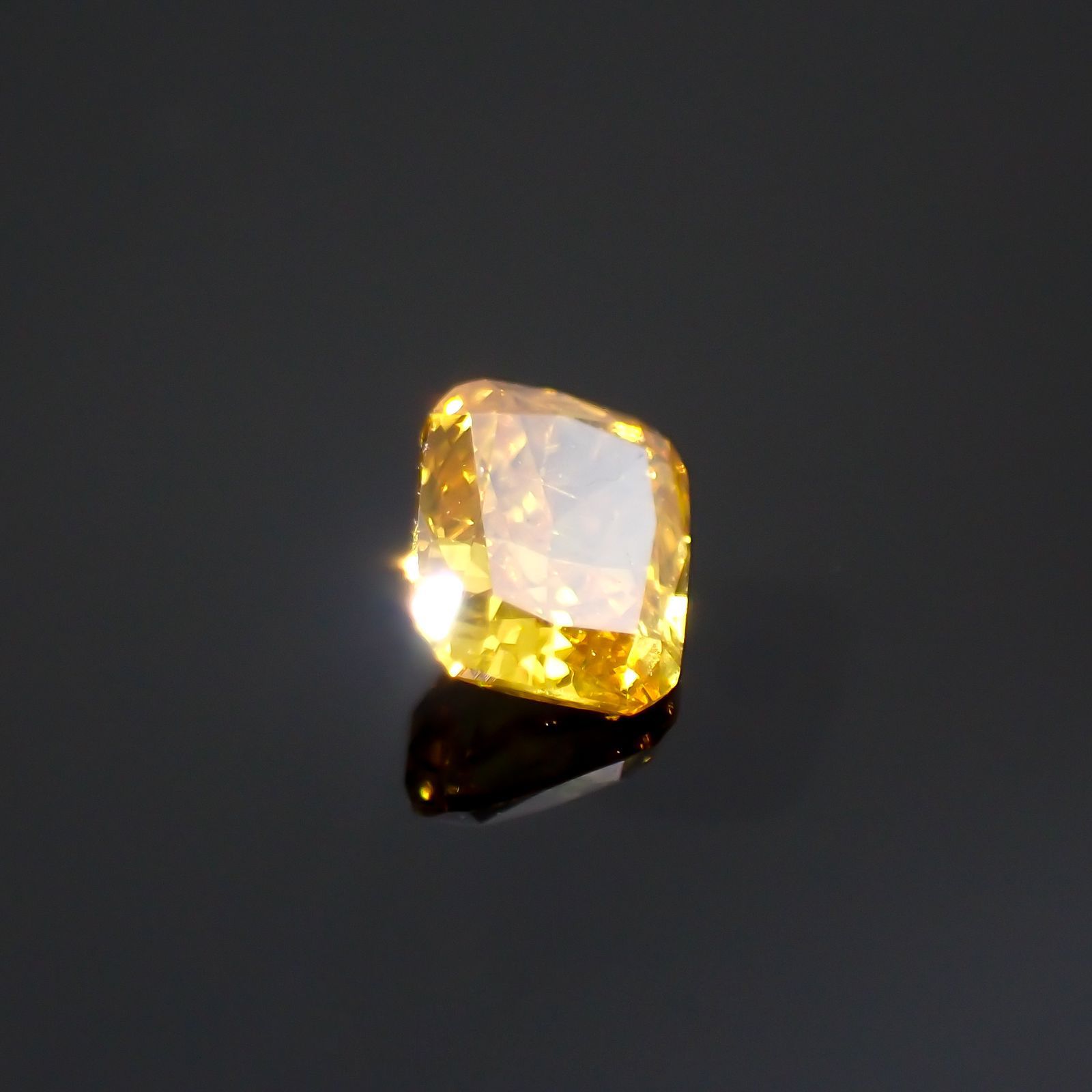 イエローダイヤモンド SI-2 / FANCY DEEP ORANGE YELLOW(宝石名