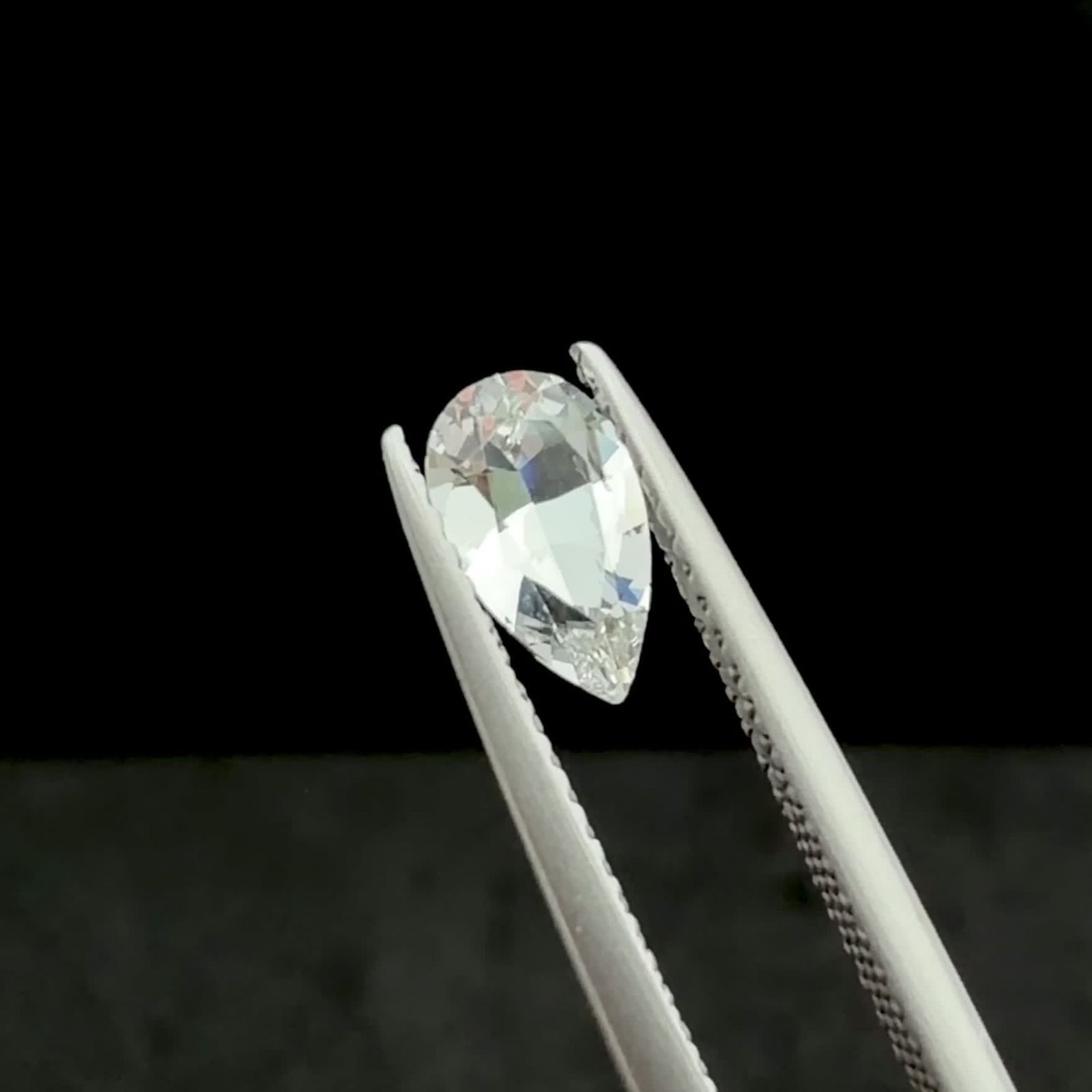 フェナカイト ロシア・マリシェボ鉱山産 0.63ct / 7.9x4.7mm前後
