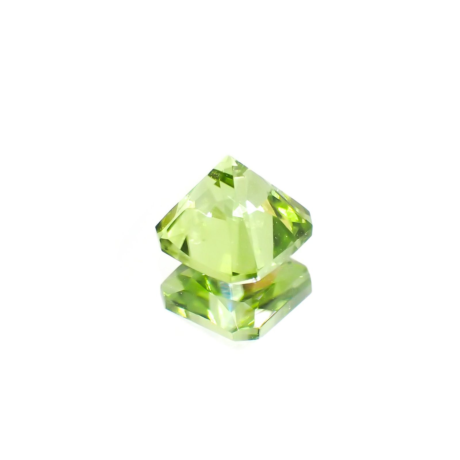 ◇アッシャーカット◇ペリドット(宝石名ペリドット) パキスタン産 1.37ct 識別済[210913480]6.1×6.1mm前後