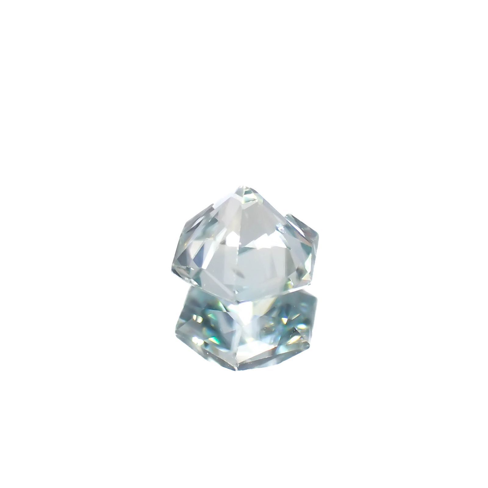 ◇ヘキサゴンカット◇アイスブルージルコン(宝石名ジルコン)カンボジア産 0.85ct 識別済[230320855]4.8x4.7mm前後