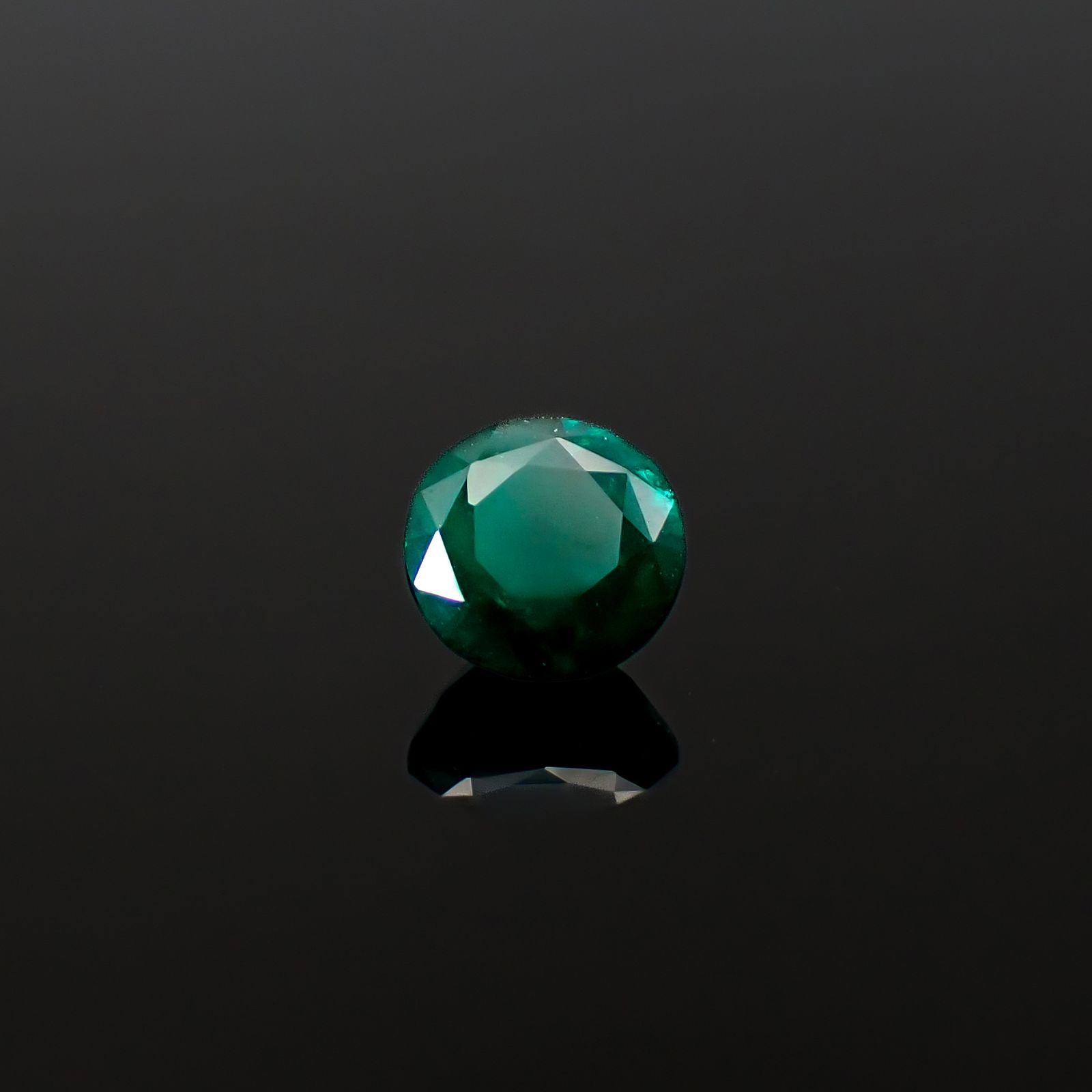 ダイオプテーズ ナミビア産 0.78ct / 5.5x5.4mm前後 [260632302]