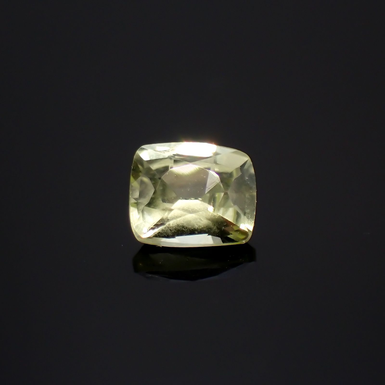 クリソベリル(宝石名クリソベリル)マダガスカル産 0.48ct 識別済[220114497]4.6x3.9mm前後