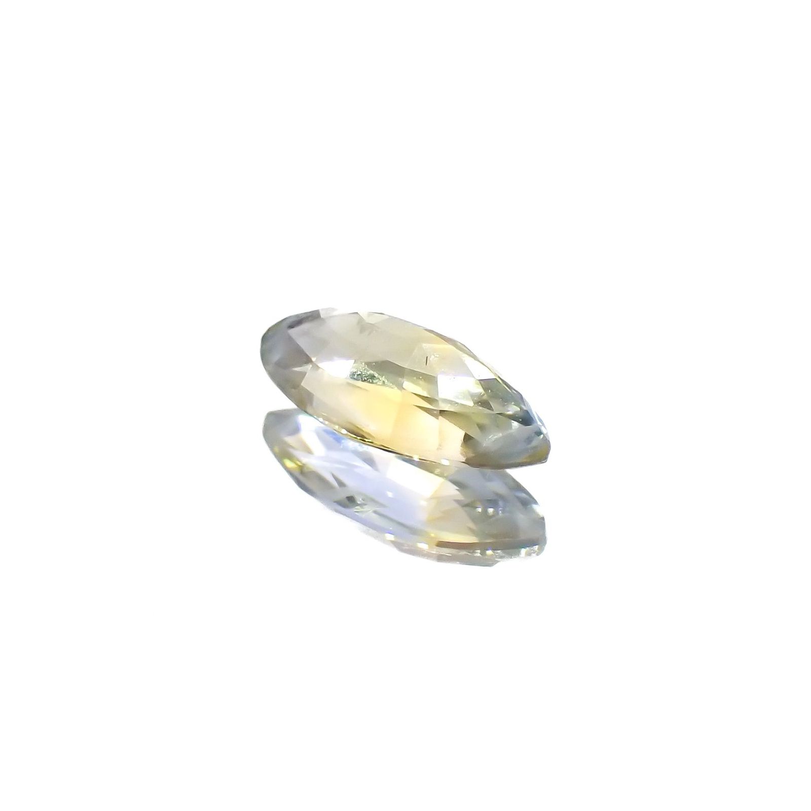 バイカラーサファイア(宝石名サファイア)スリランカ産 識別済 0.38ct / 6.8x3.1mm前後 [230823024]