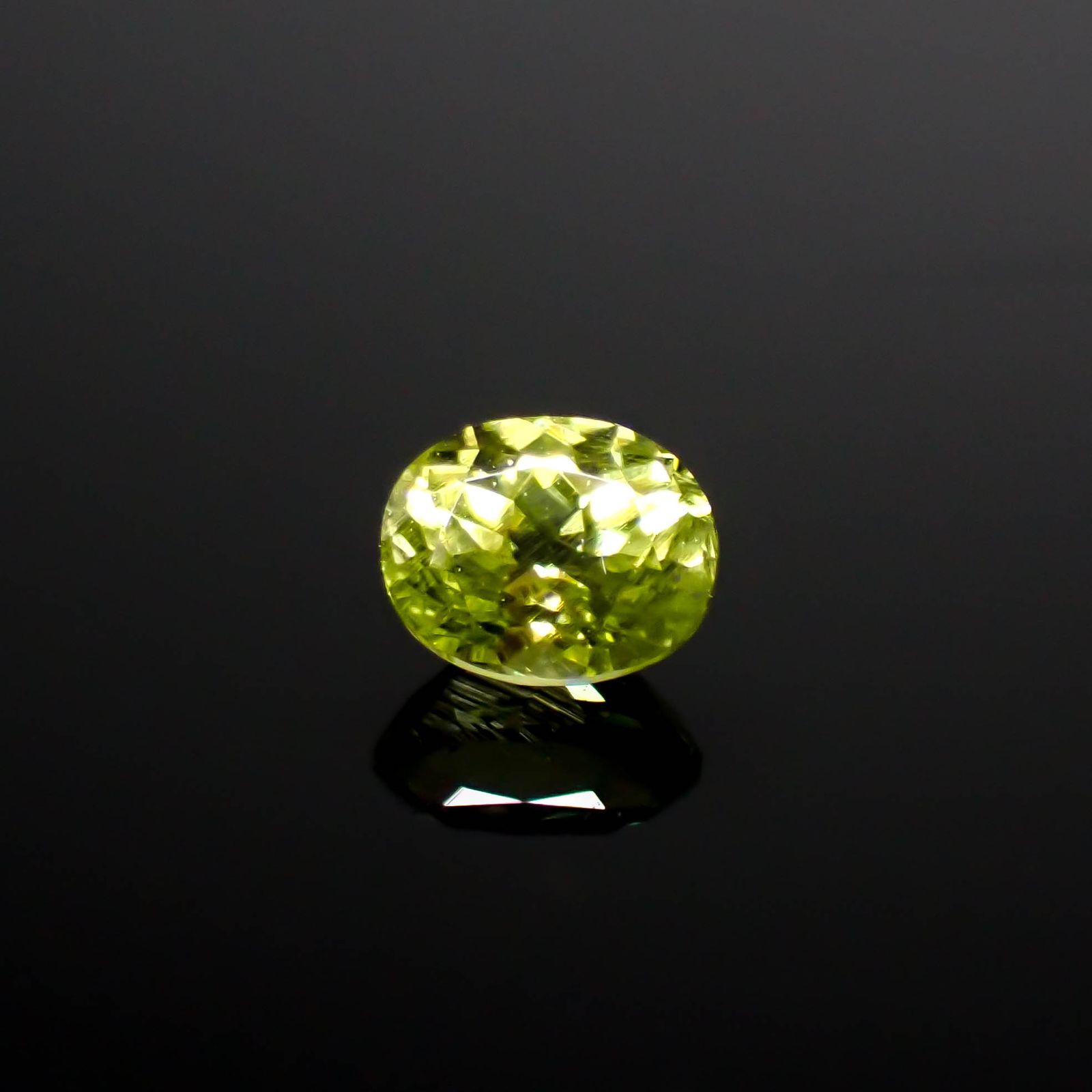 パラサイティックペリドット 採取地：インドネシア・ジェパラ 0.36ct [250730744]4.5x3.6mm前後