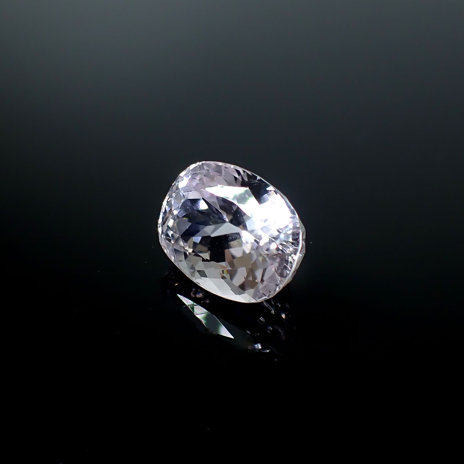 ブルースポジュミン フルオレッセンス(宝石名スポジュミン)アフガニスタン産 10.11ct ソ付(彩珠)[221018696]14.1x10.7mm前後