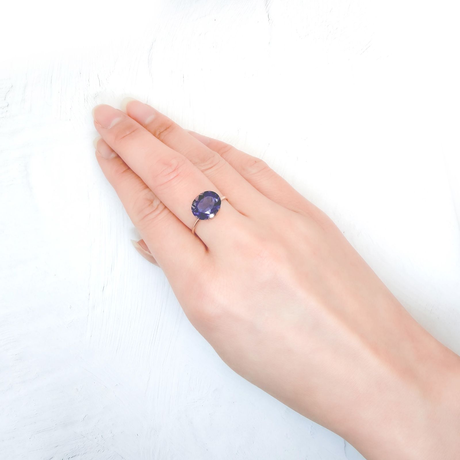 アイオライト タンザニア産 3.02ct / 11x9mm前後 [260231732]