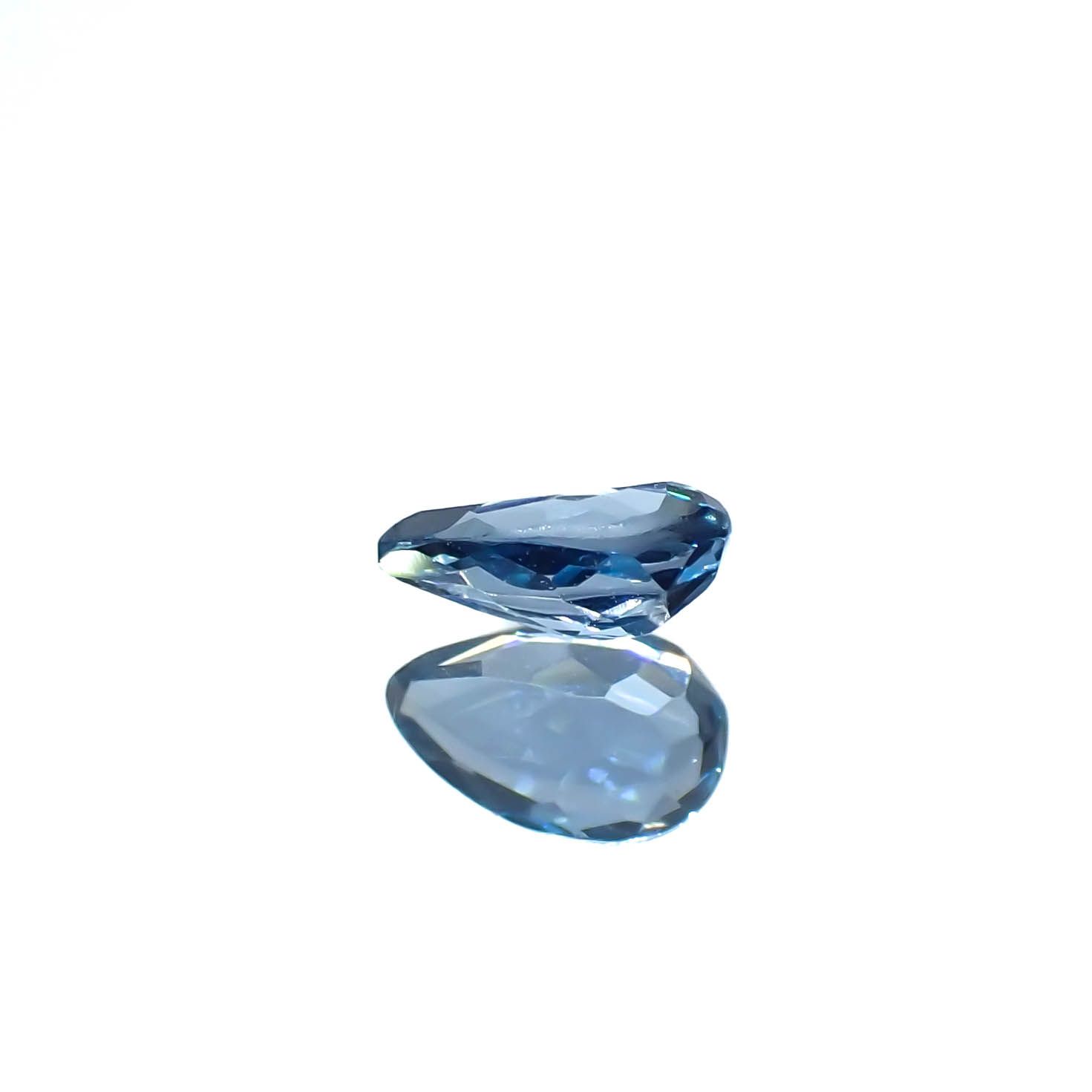 タトゥーアクアマリン ブラジル・ミナスジェライス州タトゥー鉱山産 0.24ct[240226070]5.4x3.4mm前後