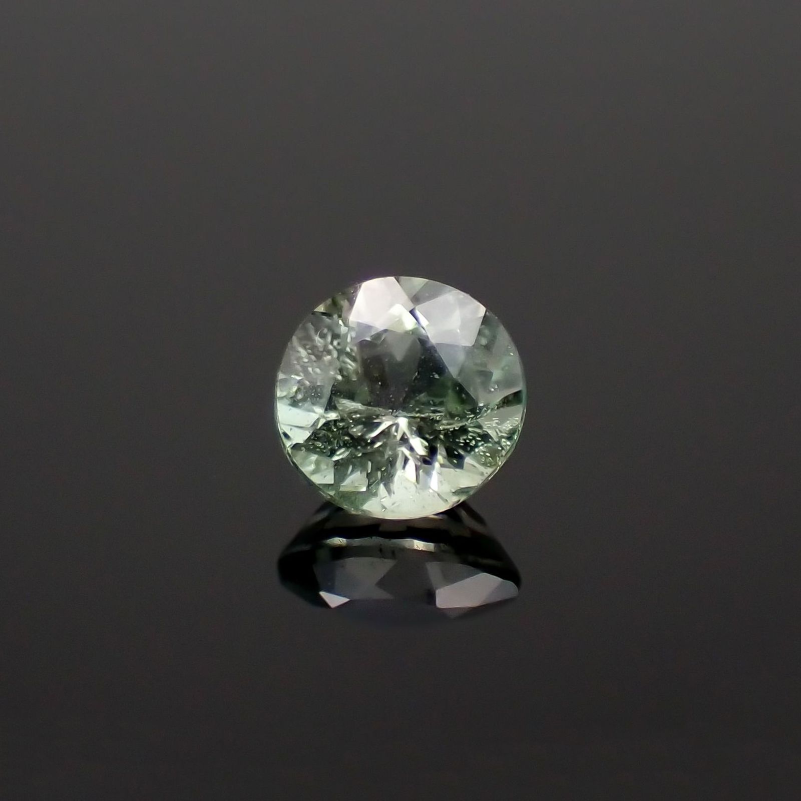 バナジウムコーネルピン(宝石名コーネルピン)タンザニア・タンガ州産 識別済 0.30ct / 4x4mm前後 [230320936]