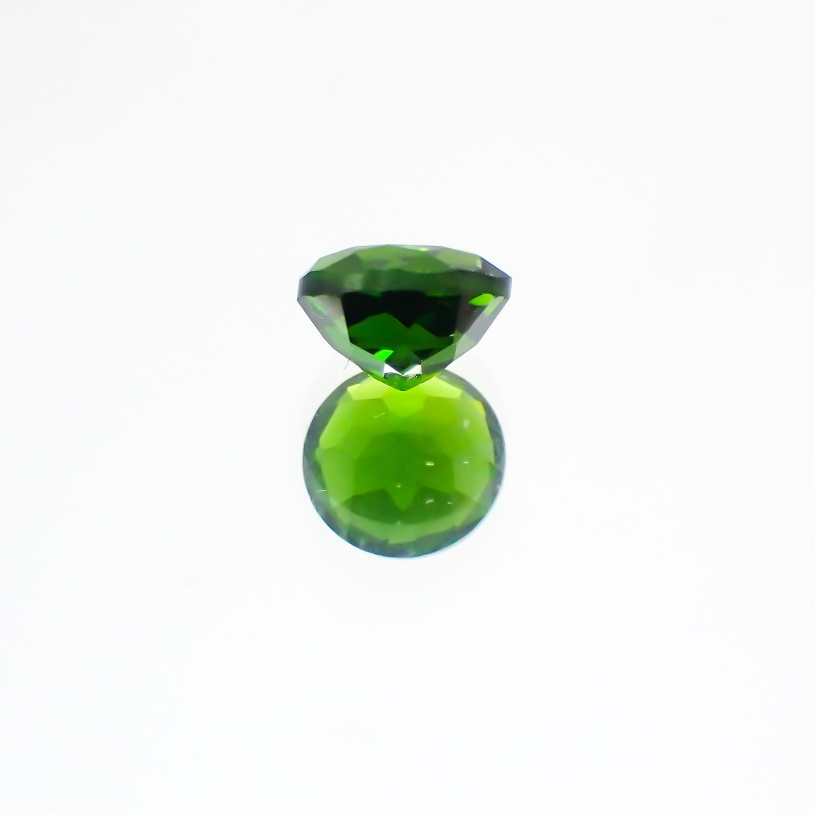 クロムダイオプサイド(宝石名クロム・ダイオプサイド)ロシア産 0.63ct 識別済[231124294]5.3x5.2mm前後